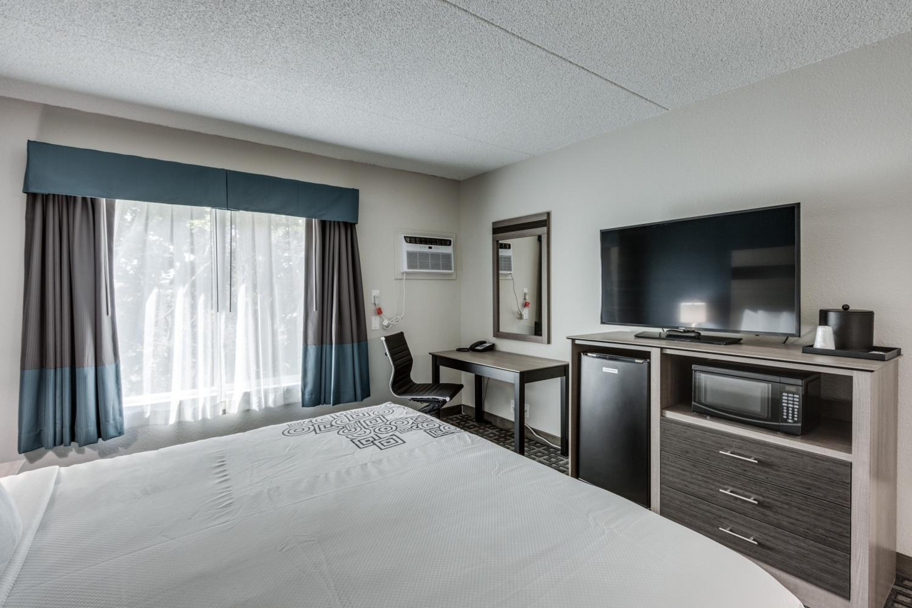 King Room - Non-Smoking - Photo 3
