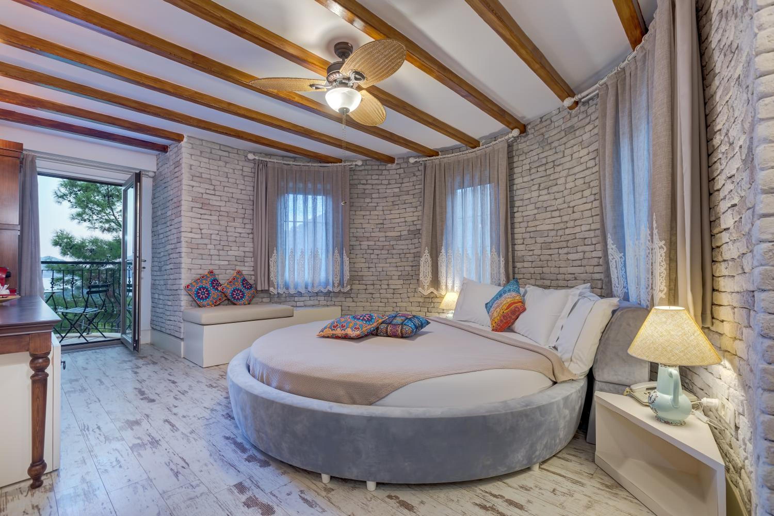 Queen Room with Sea View - Photo 1