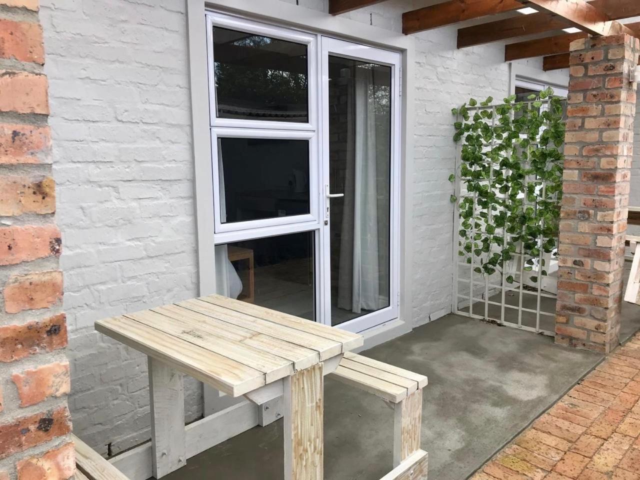 Double Room with Patio - Photo 3