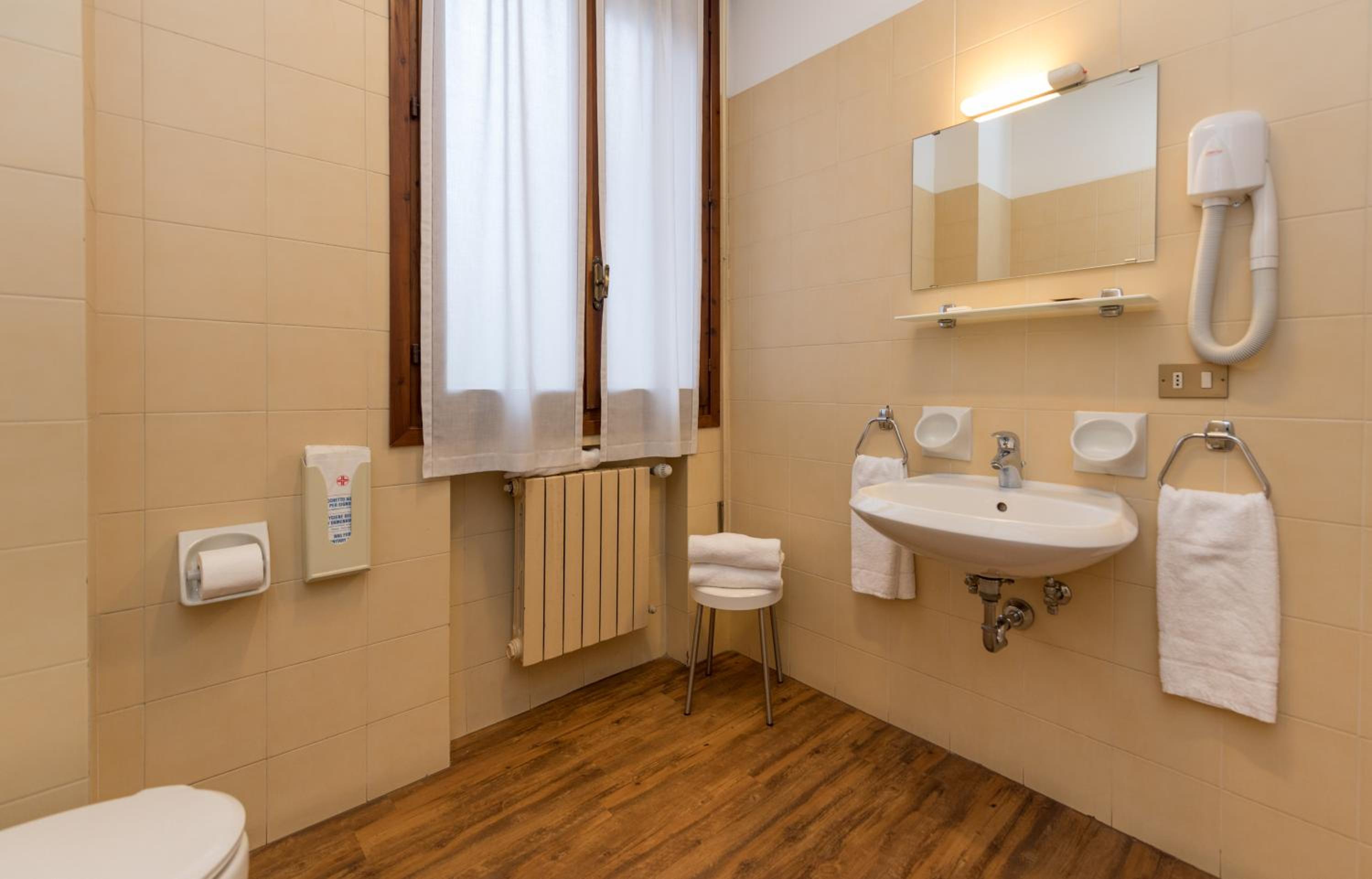 Standard Double or Twin Room - Photo 3