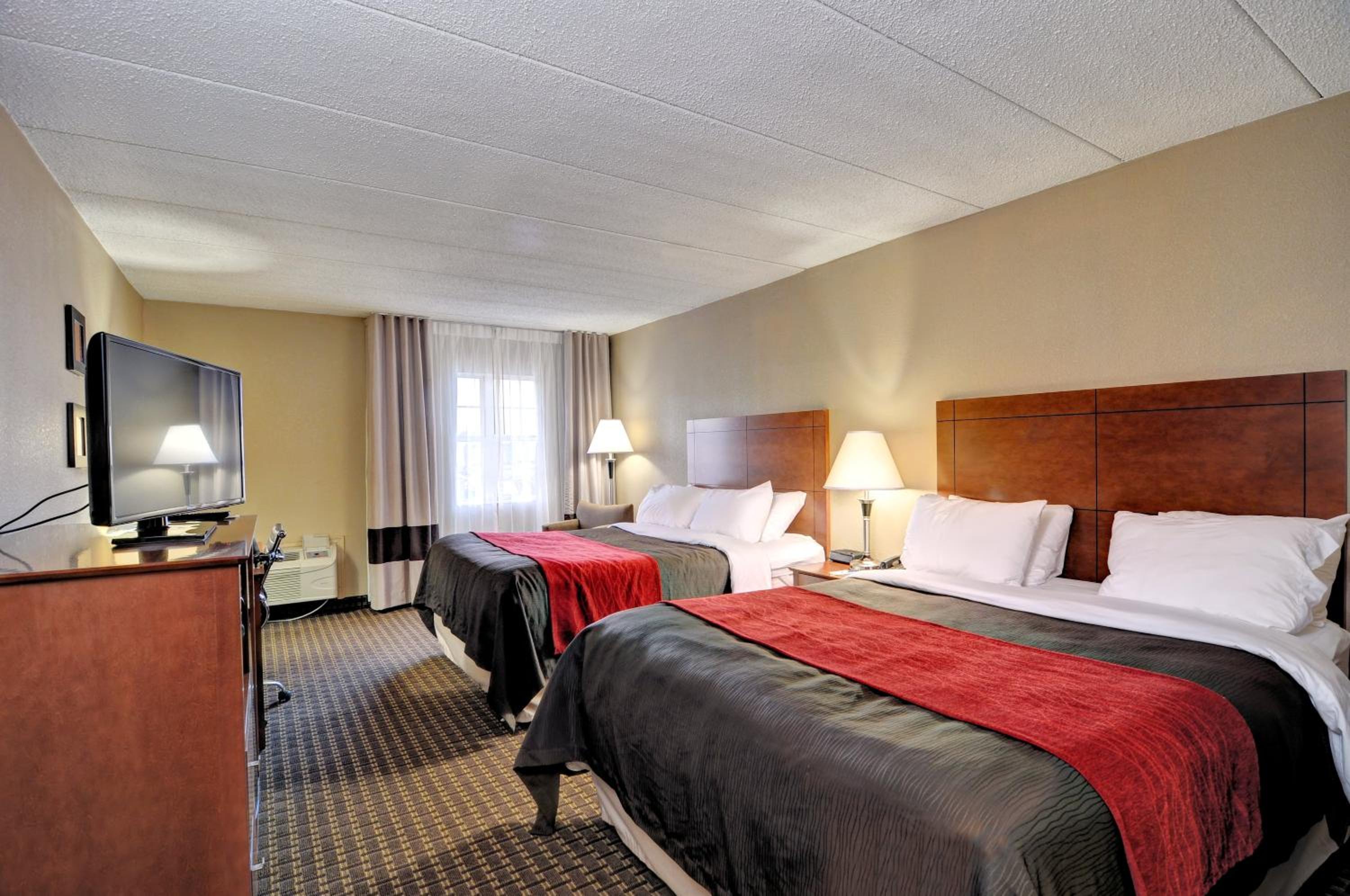 Queen Room with Two Queen Beds - Accessible/Non-Smoking  - Photo 2