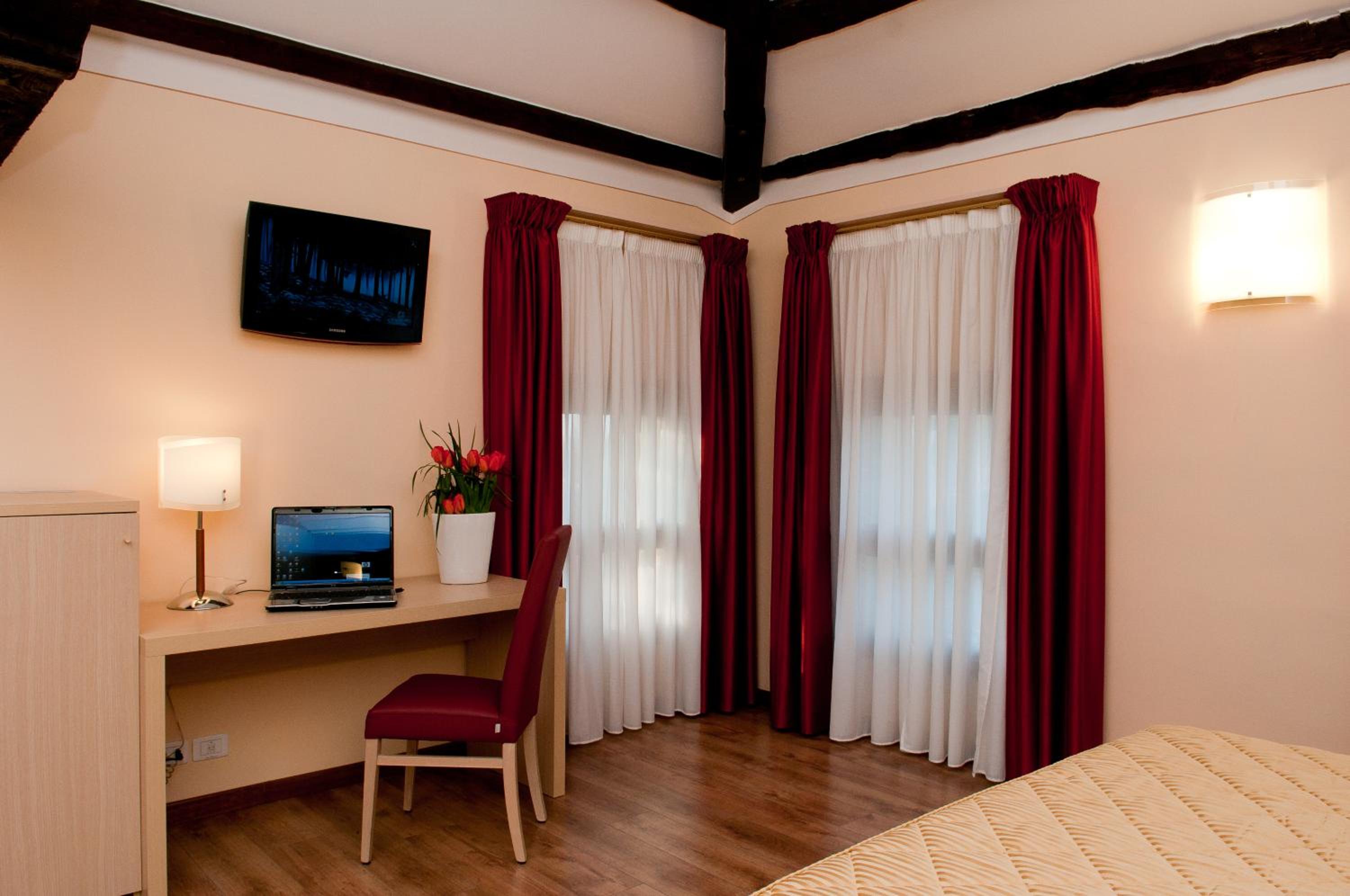 Suite - Photo 4