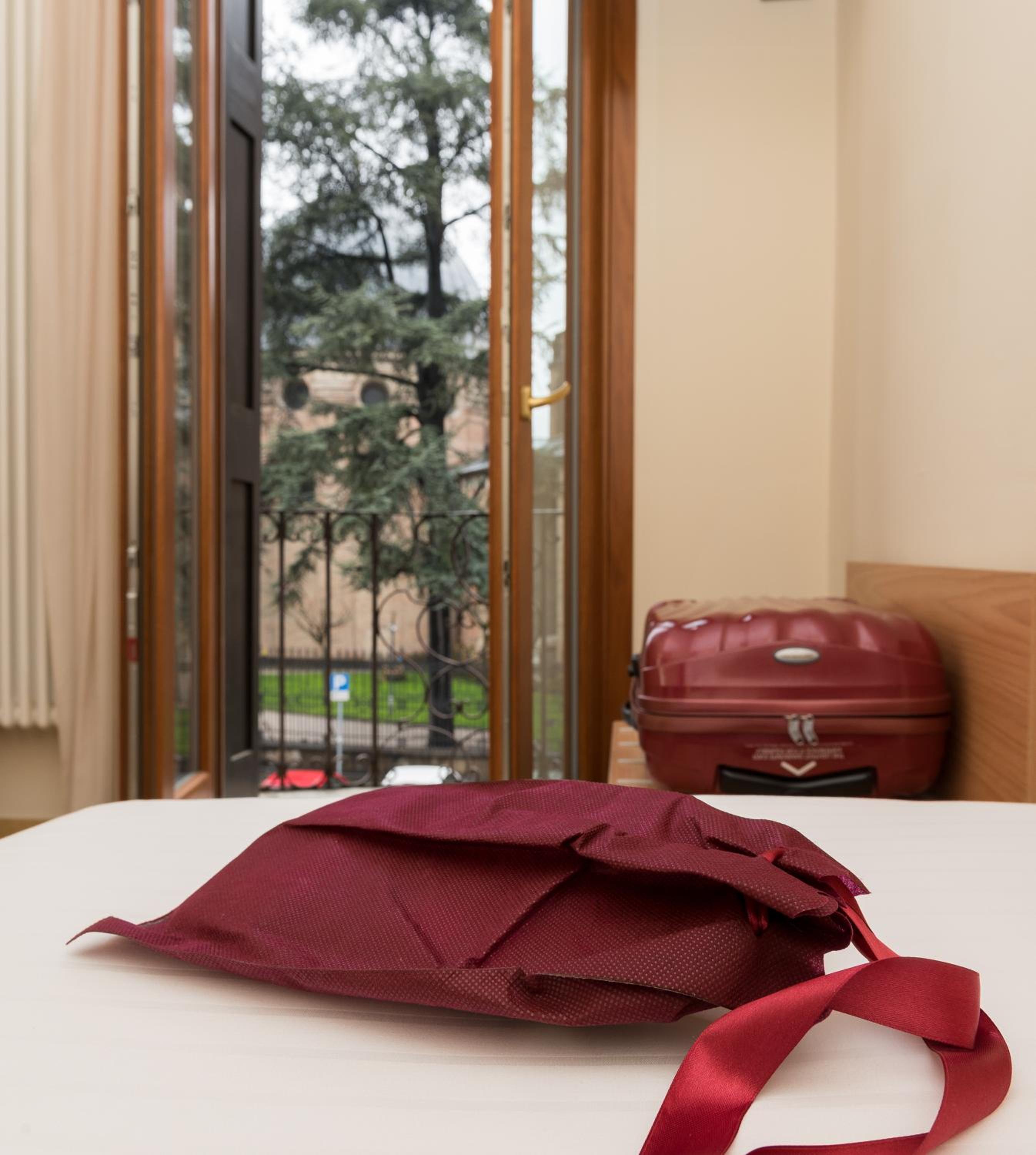 Standard Double or Twin Room with View - Photo 1