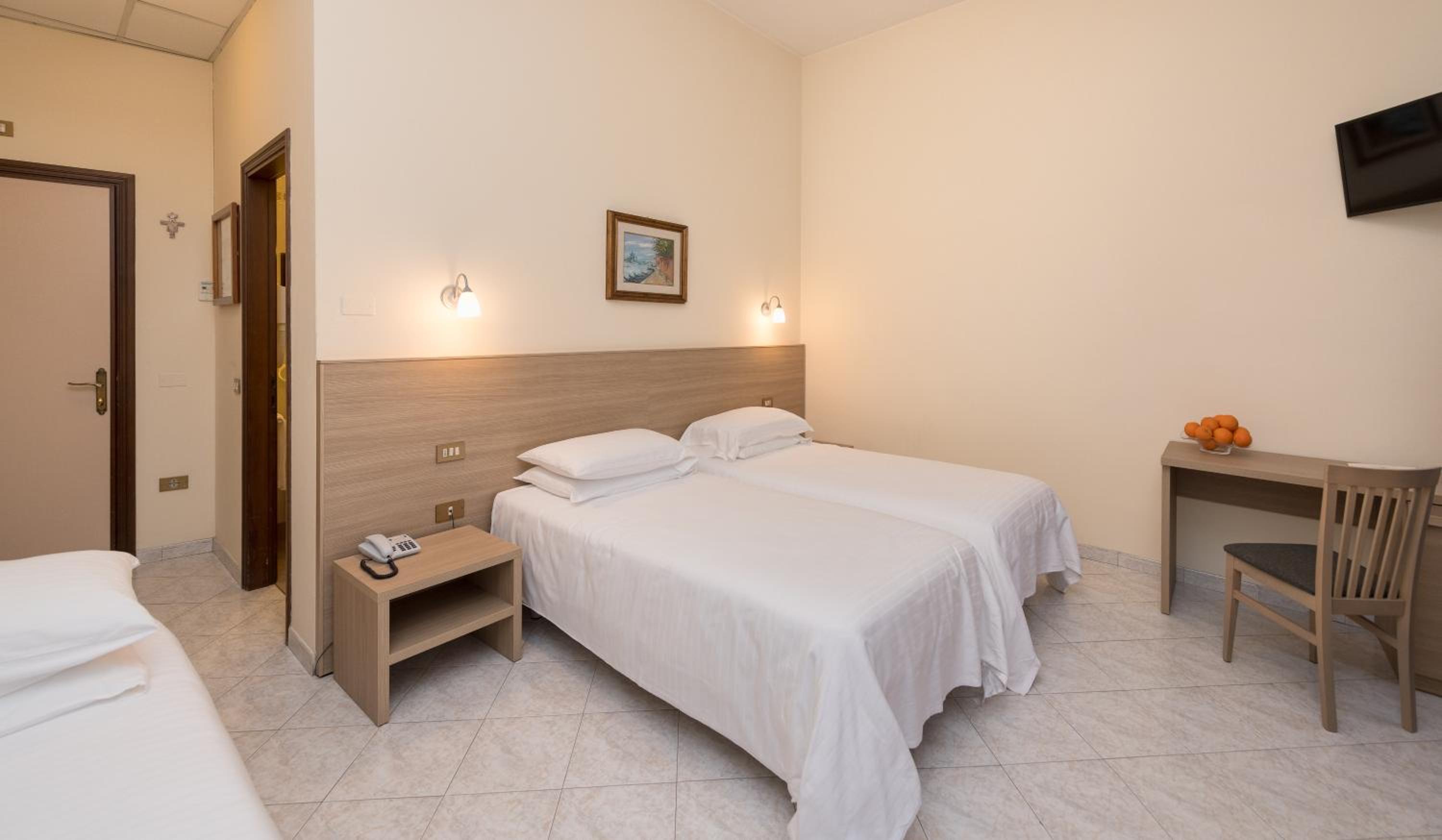 Standard Triple Room - Photo 2