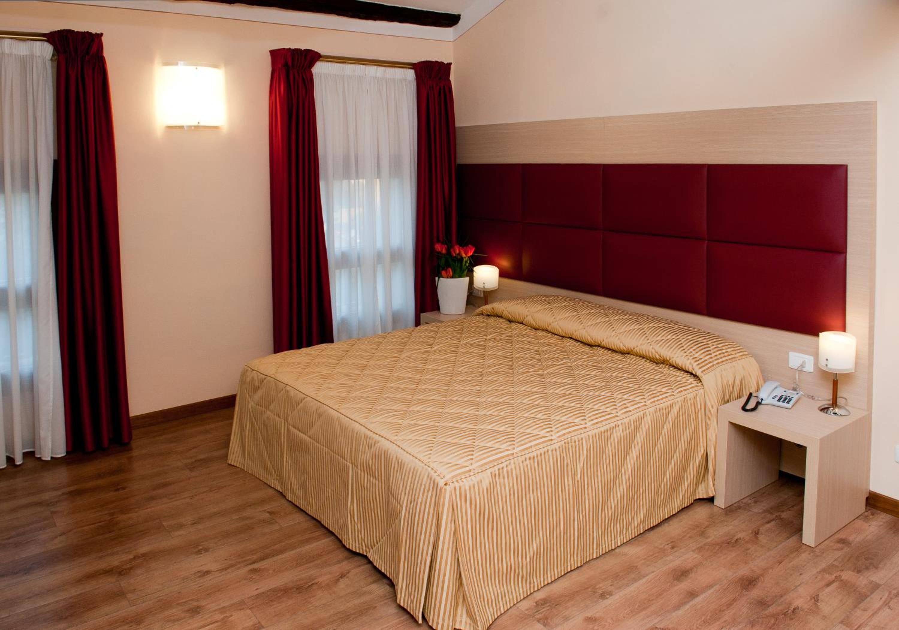 Suite - Photo 1