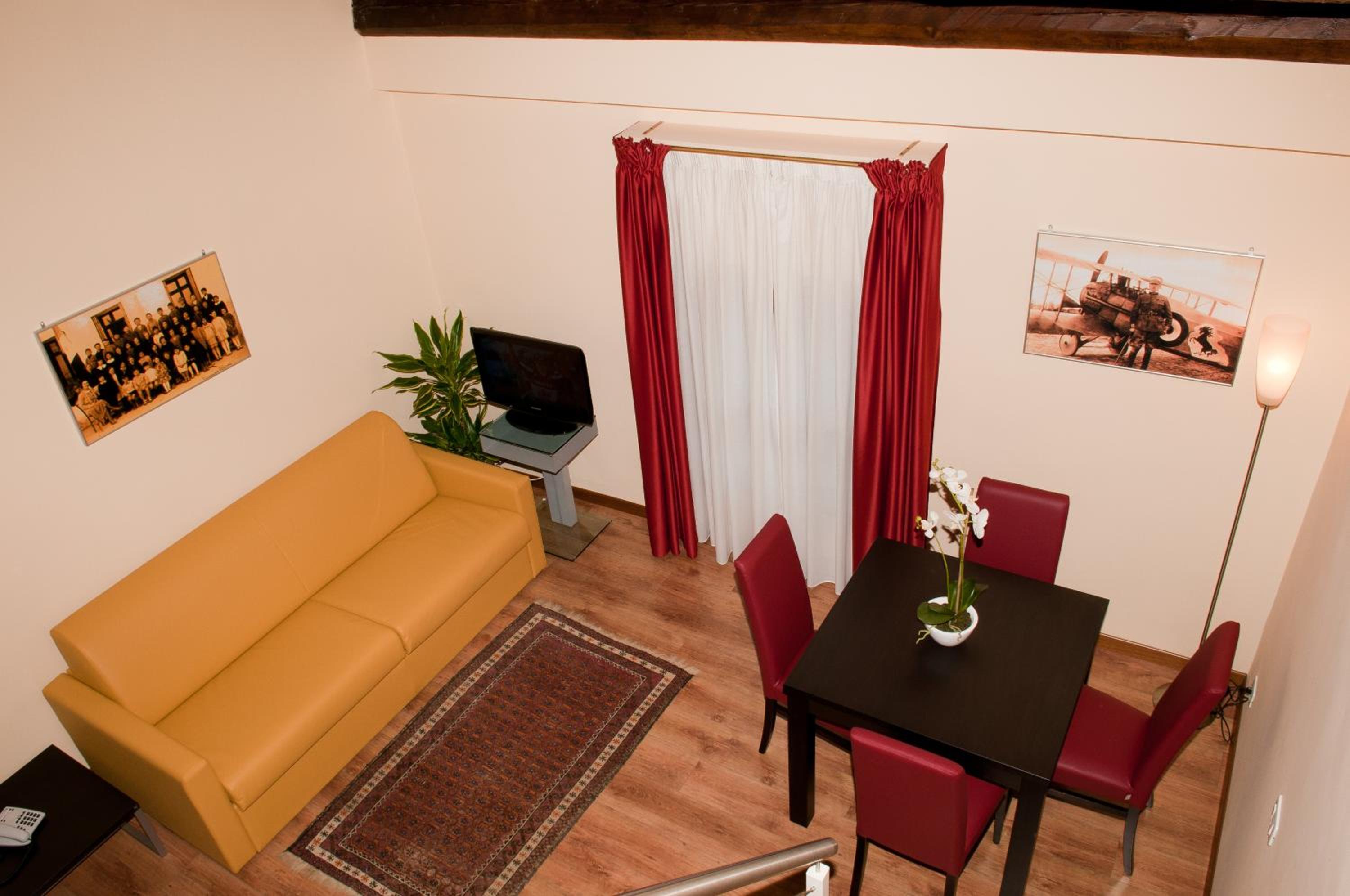 Suite - Photo 3