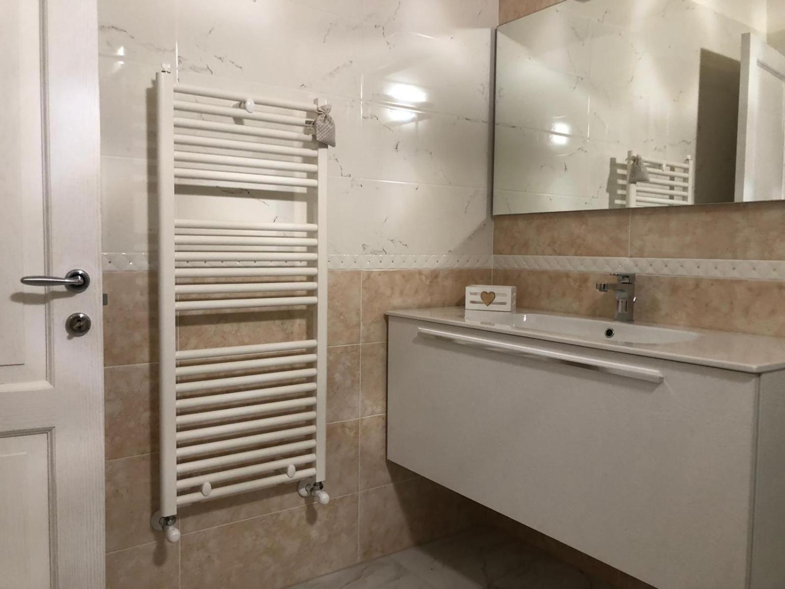Double Room with Private Bathroom - Photo 7