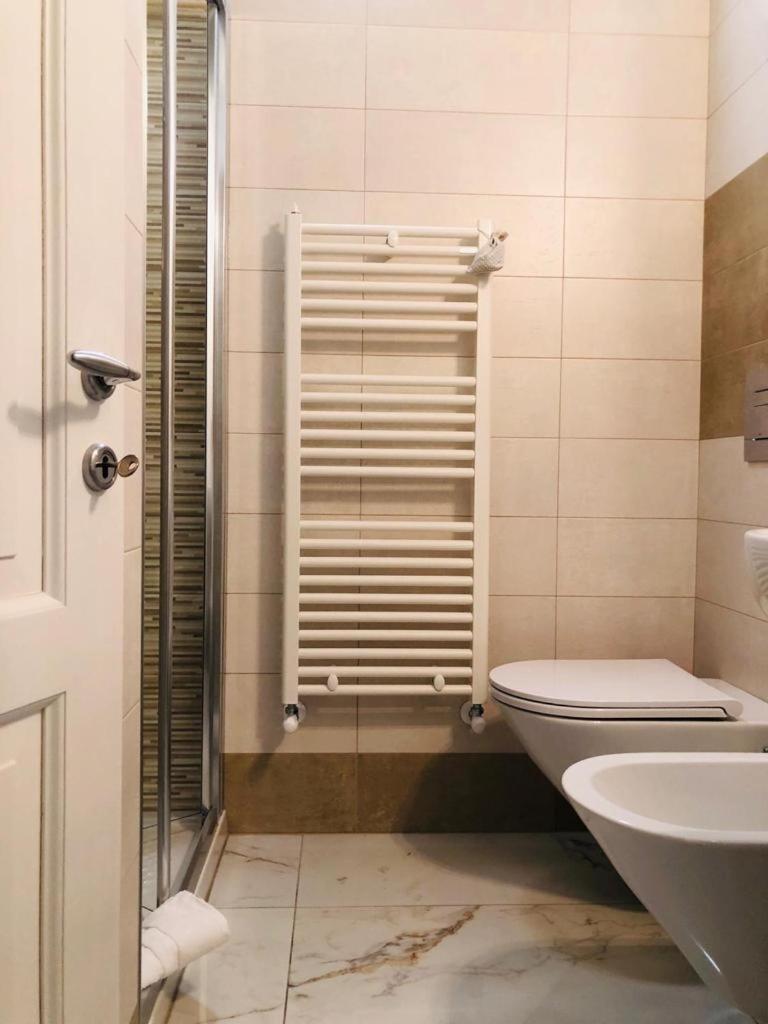 Double Room with Private Bathroom - Photo 8