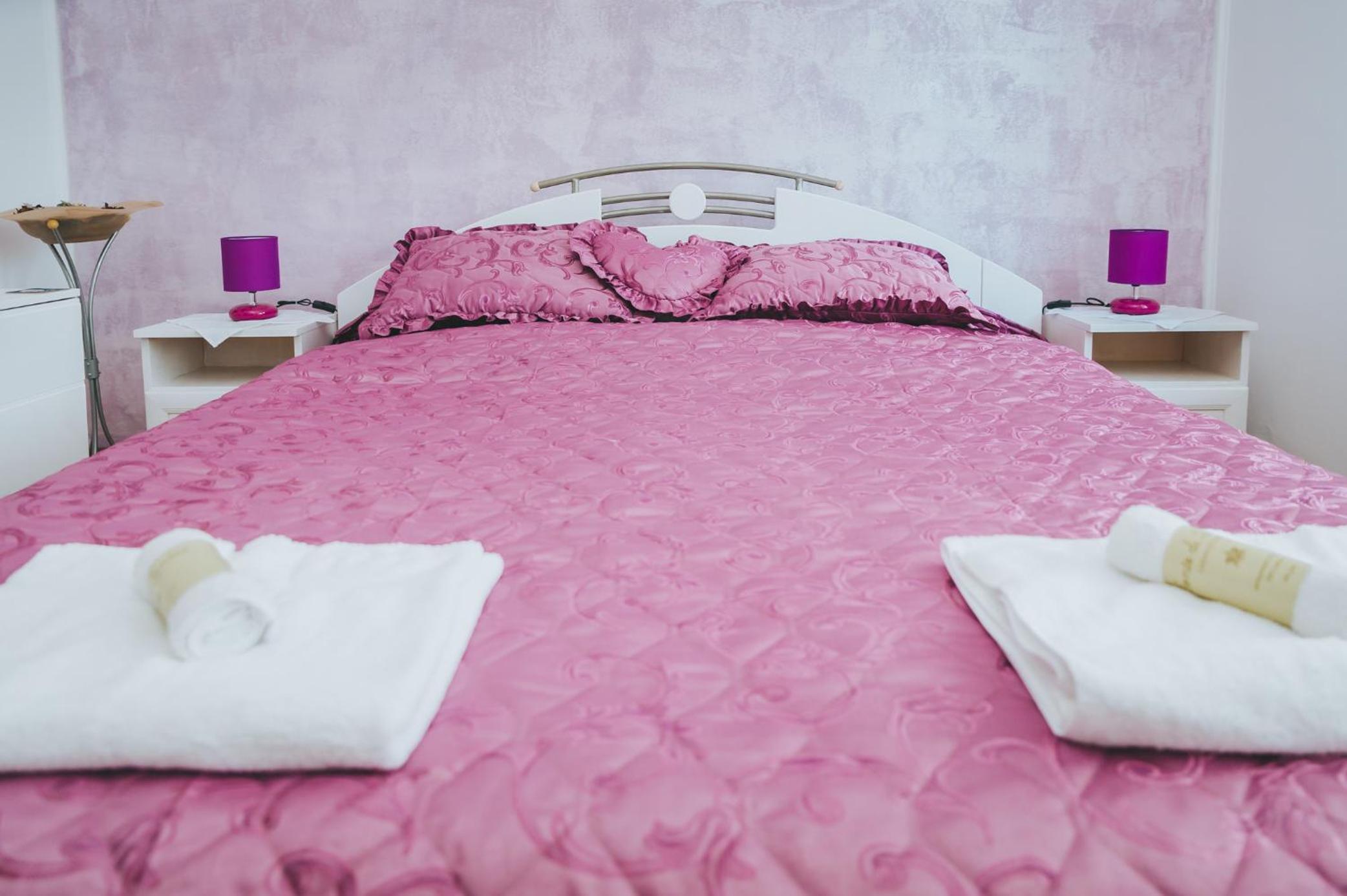 Double Room - Photo 11