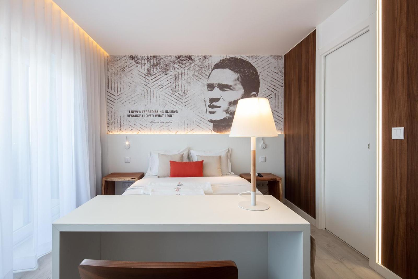 Deluxe Double Room with Balcony photo 2