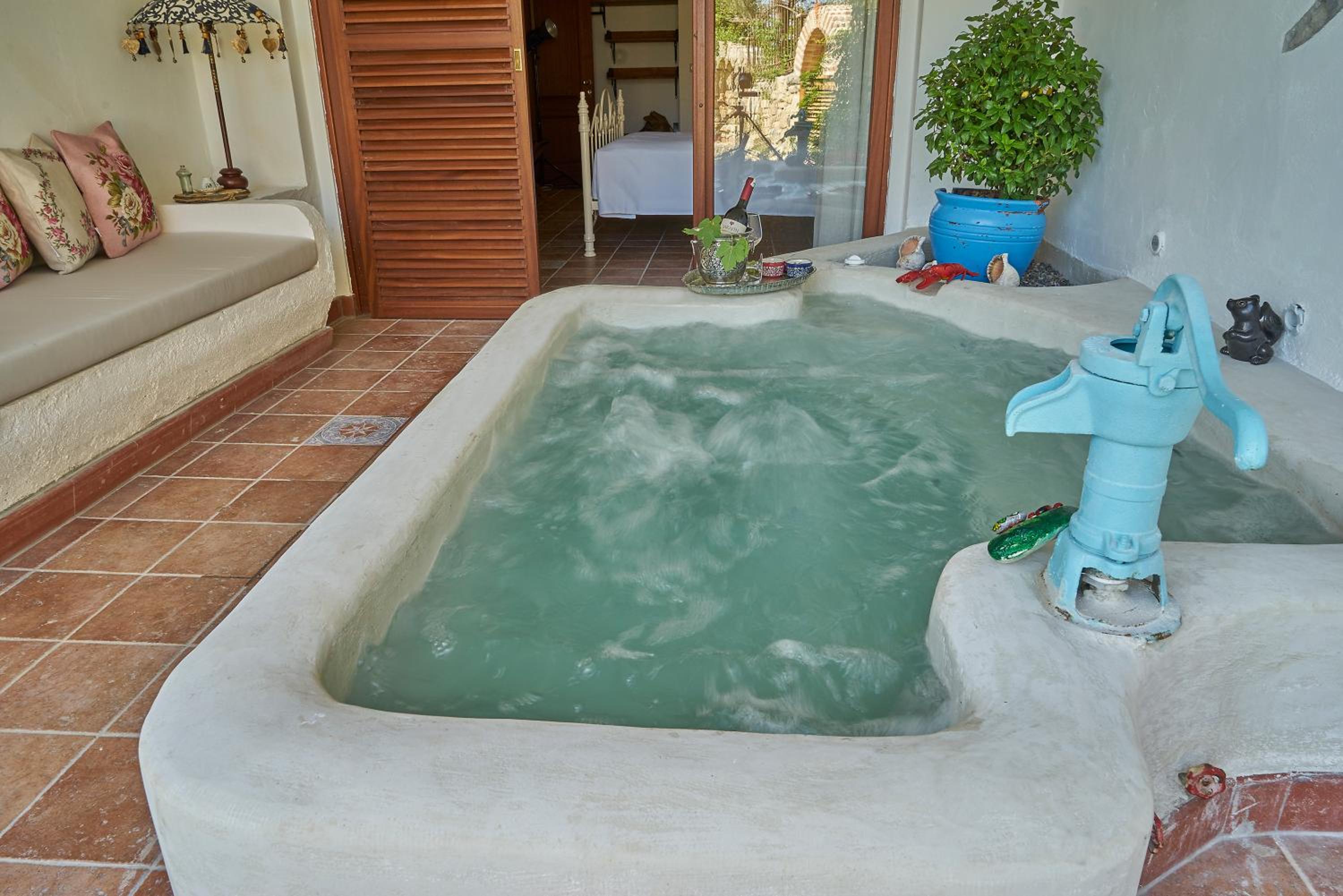 Garden Suite with Spa Bath photo 2