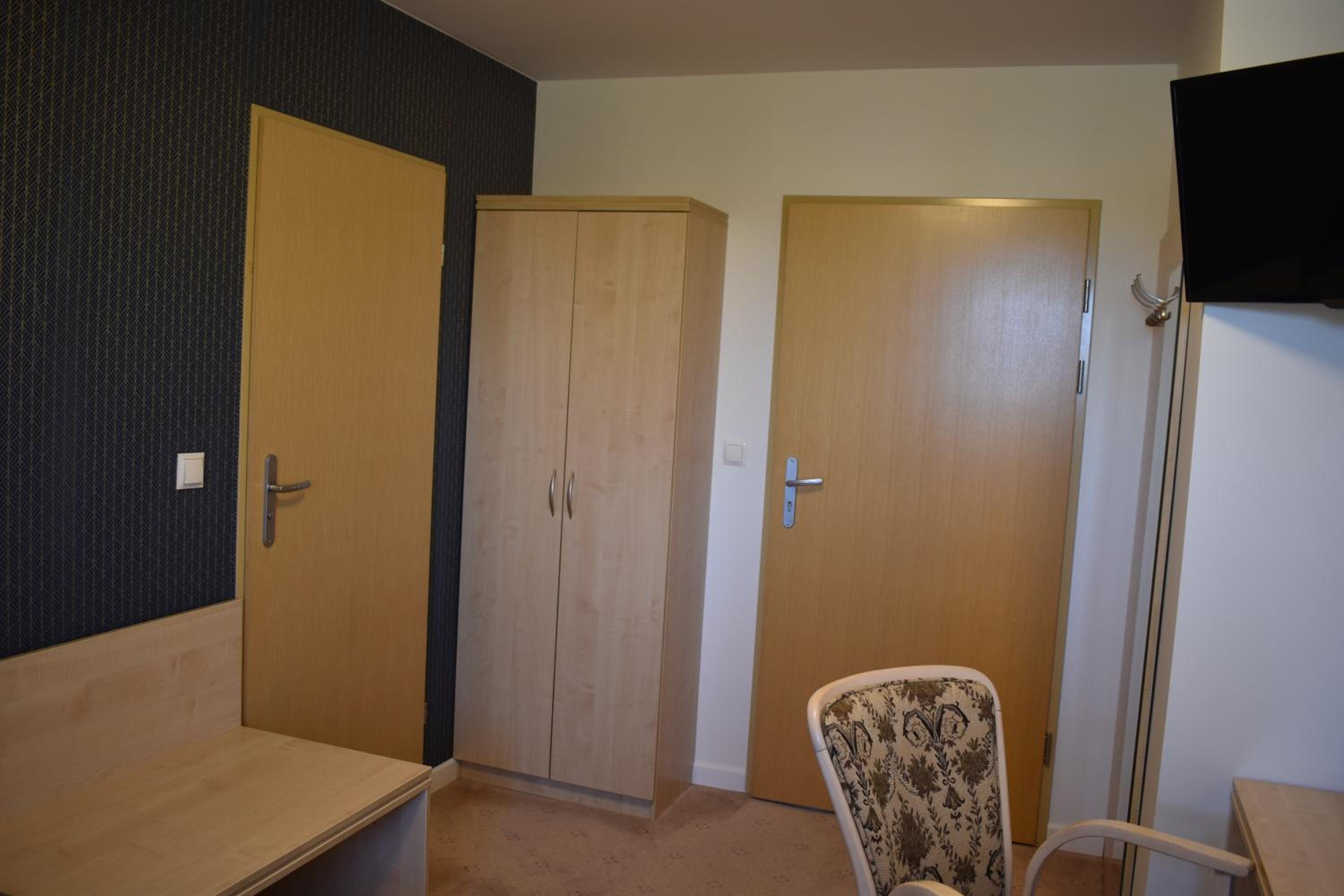 Standard Twin Room - Photo 1