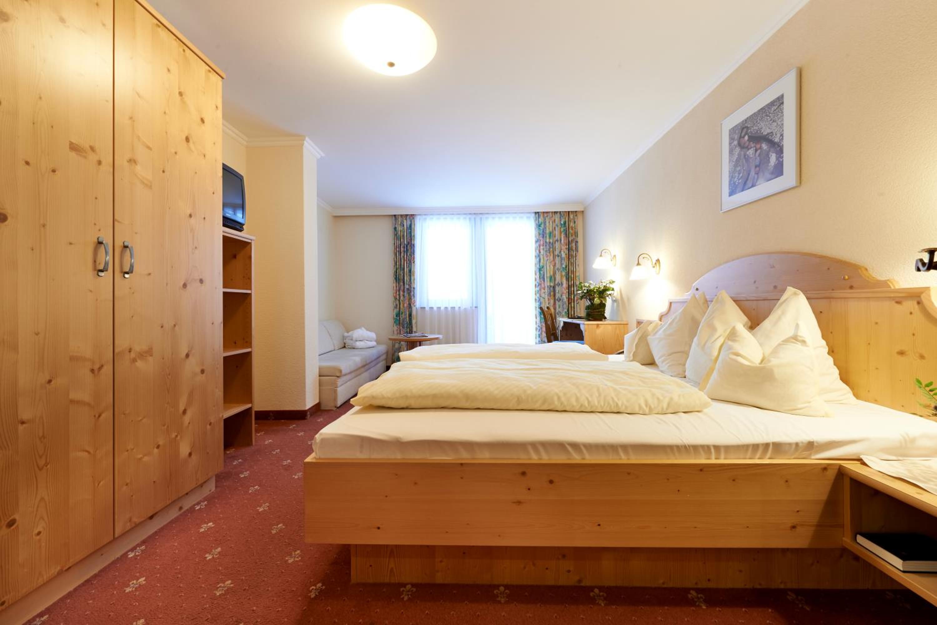 Standard Double Room - Photo 9