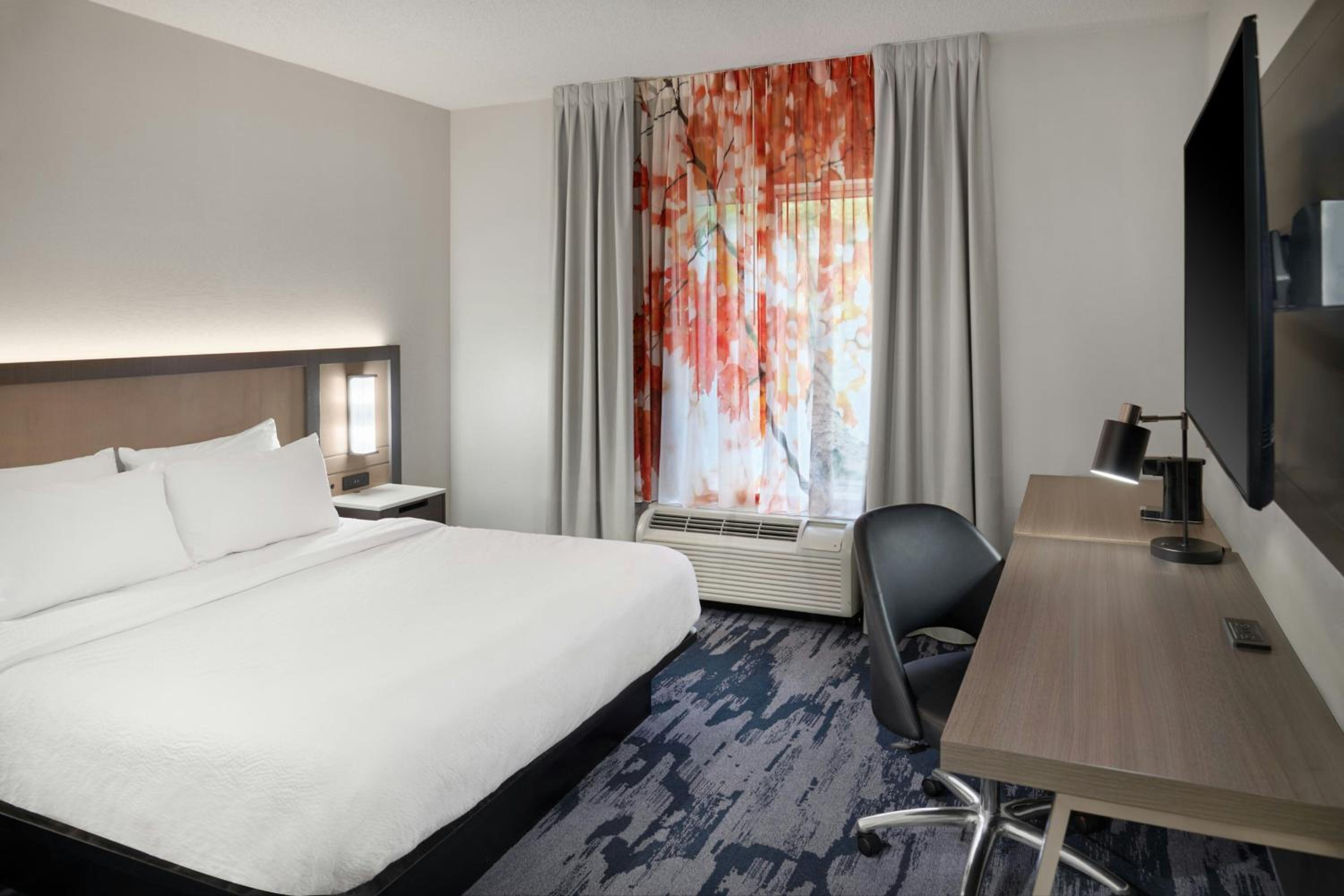 King Room with Roll-In Shower - Mobility Access/Hearing Accessible