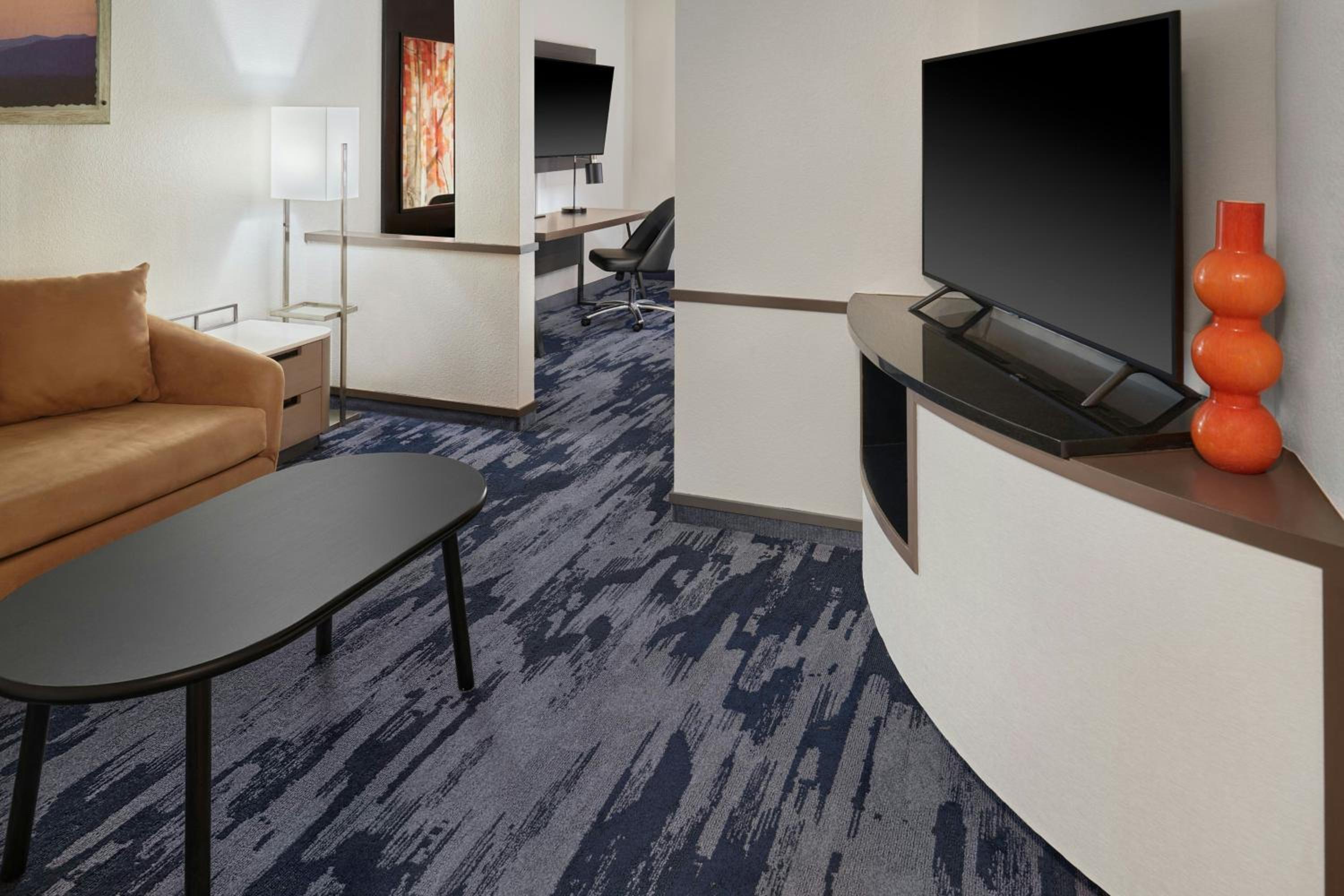 King Suite with Bathtub and Sofa Bed - Mobility Access/Hearing Accessible