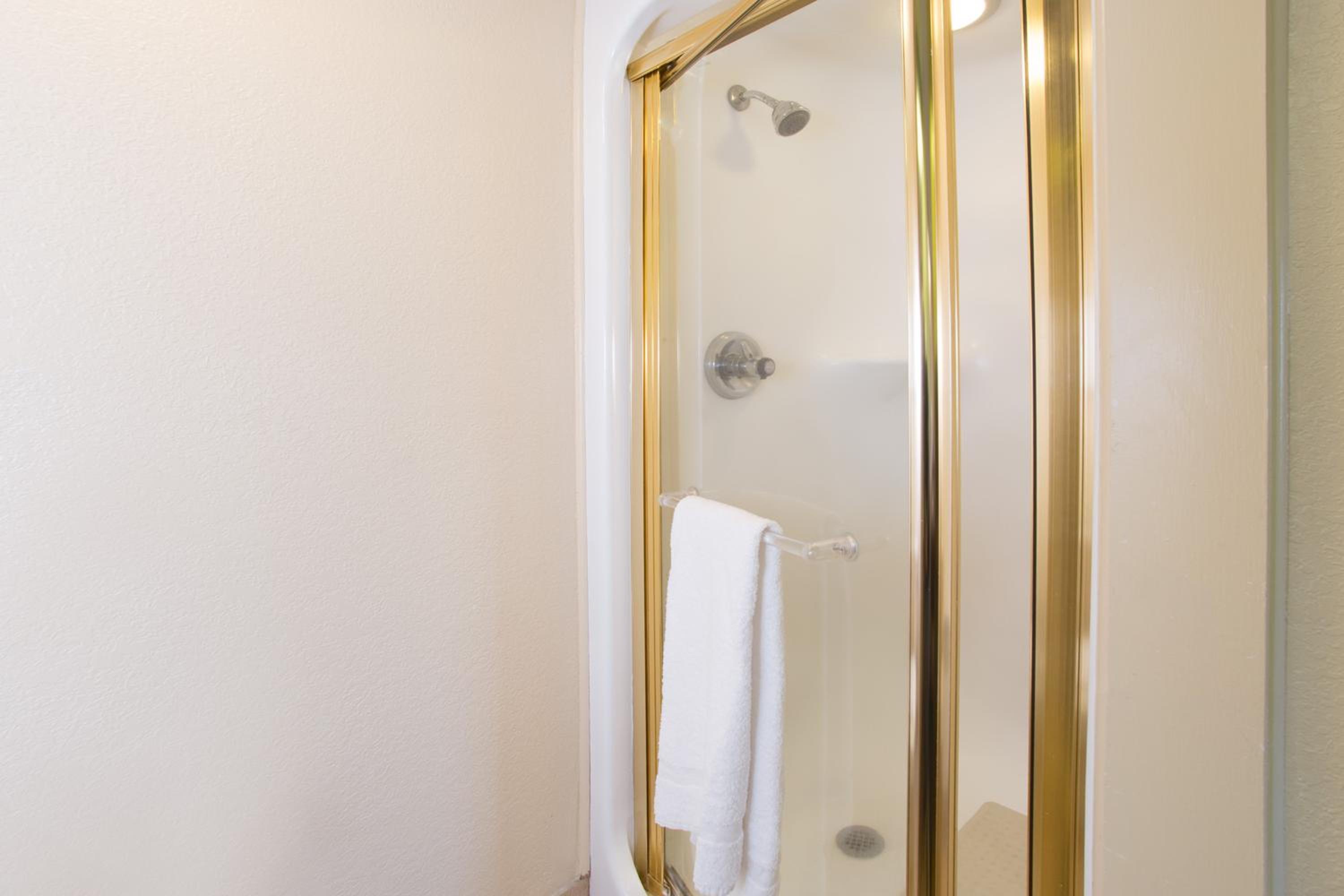 King Room - Non-Smoking photo 2