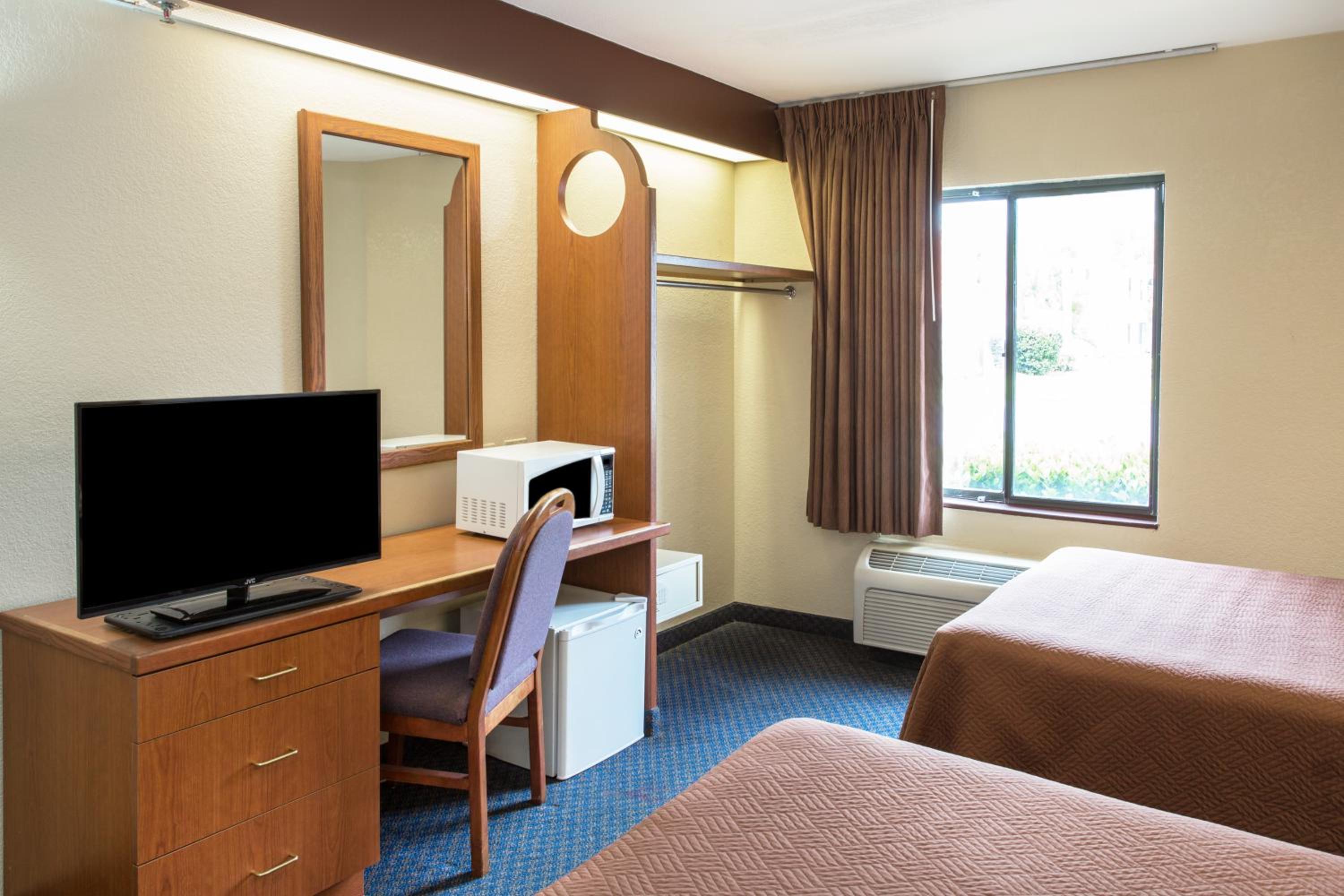 Double Room with Two Double Beds - Non-Smoking photo 3