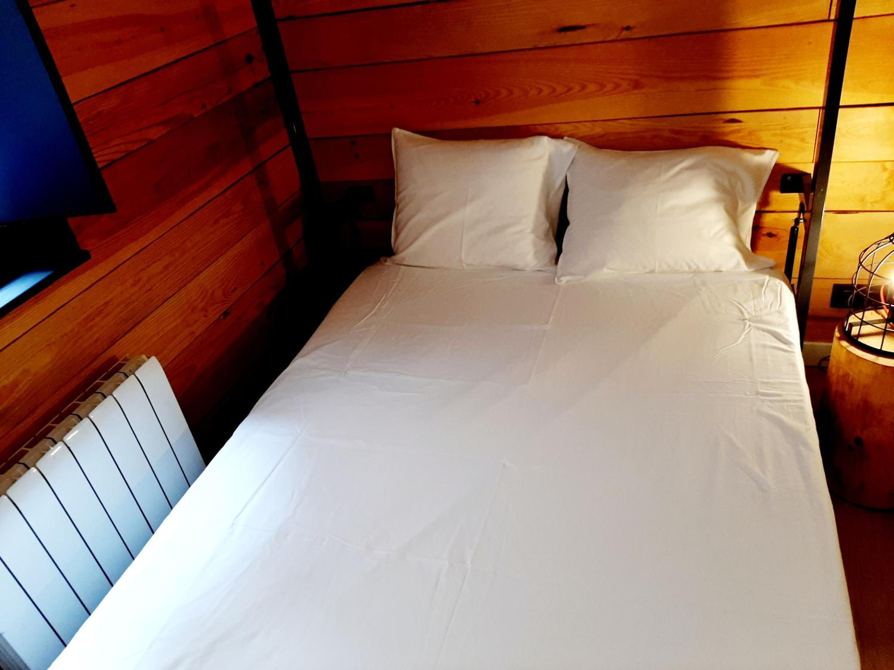 Double Room with Private Bathroom - Photo 12