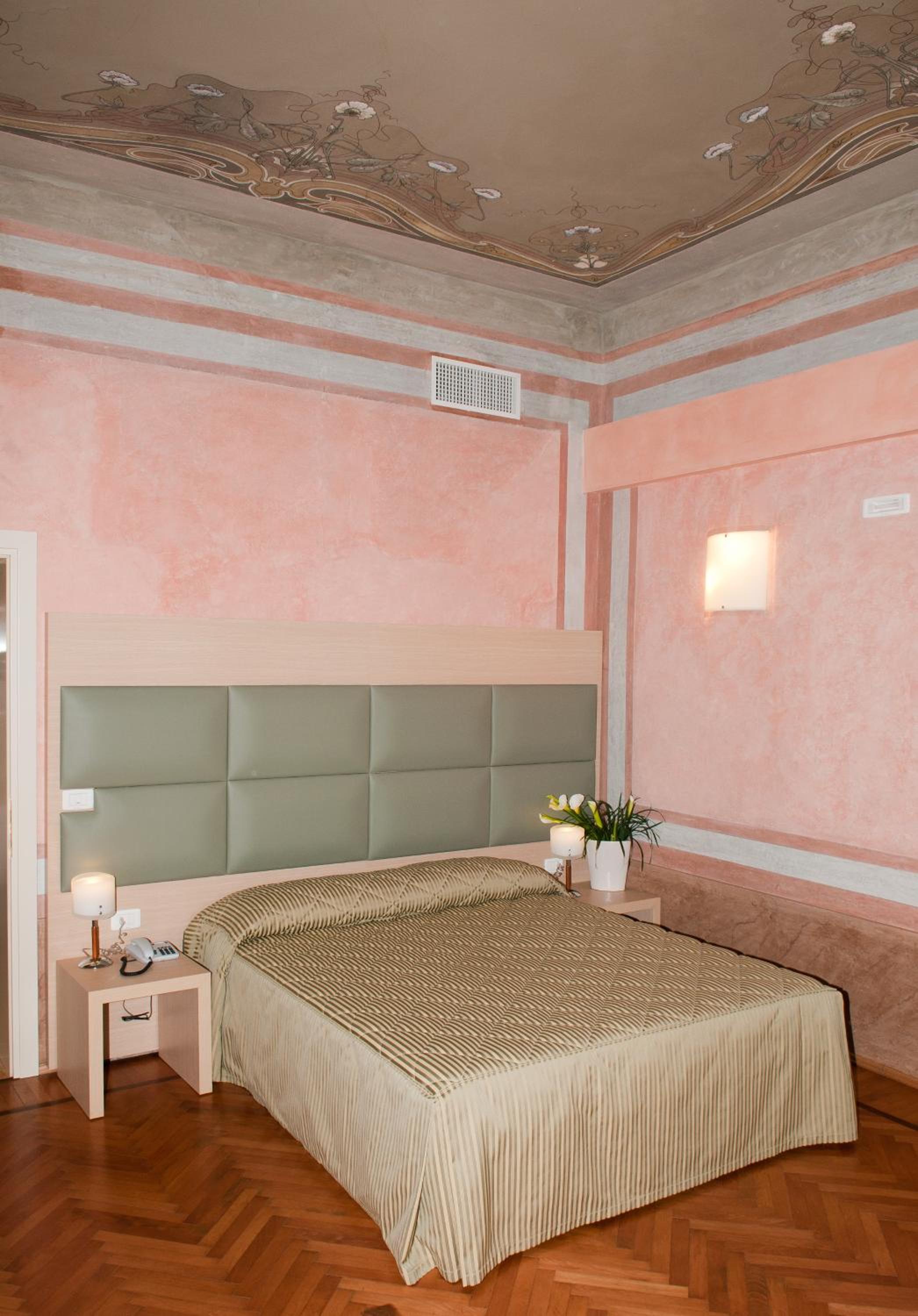 Double or Twin Room - Photo 1