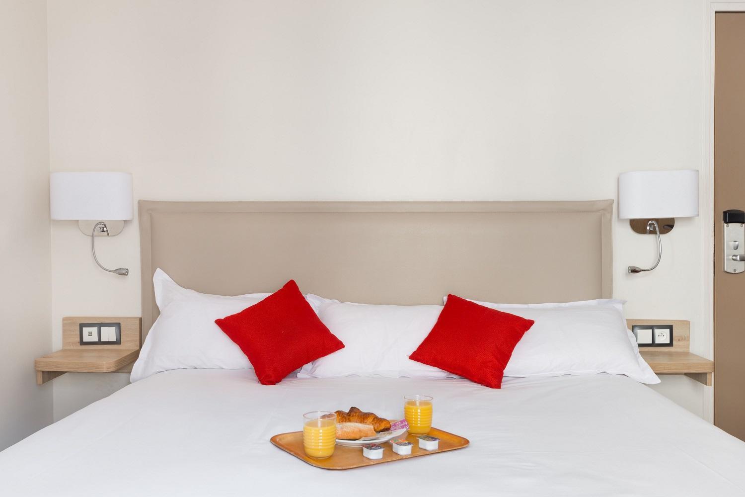 Superior Double Room thumbnail 6