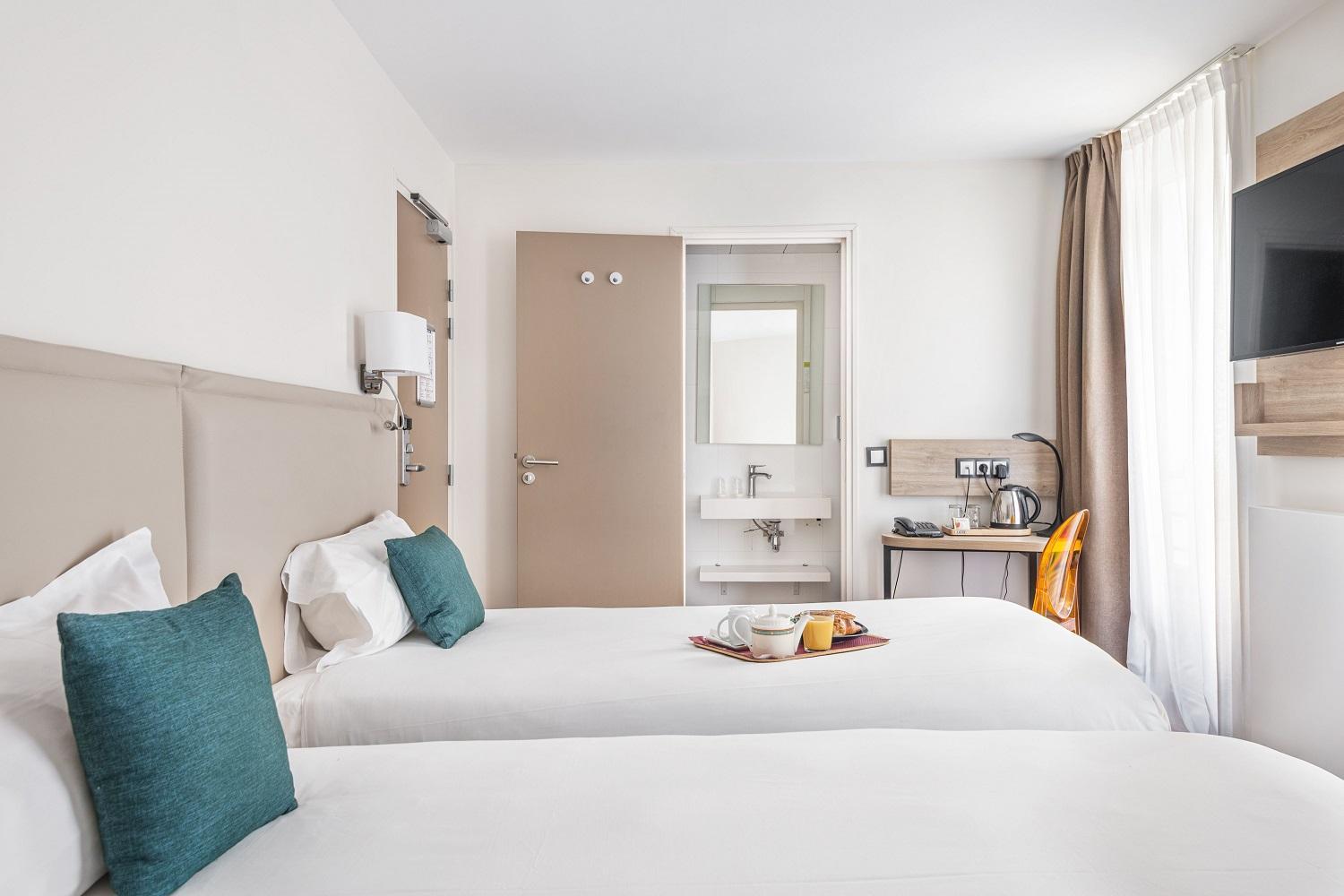 Twin Room thumbnail 5