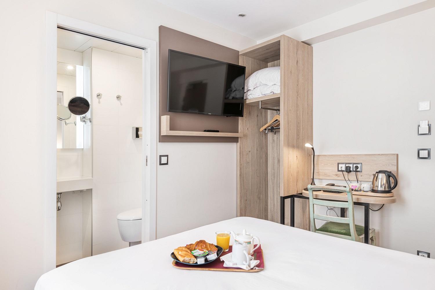 Double Room thumbnail 6
