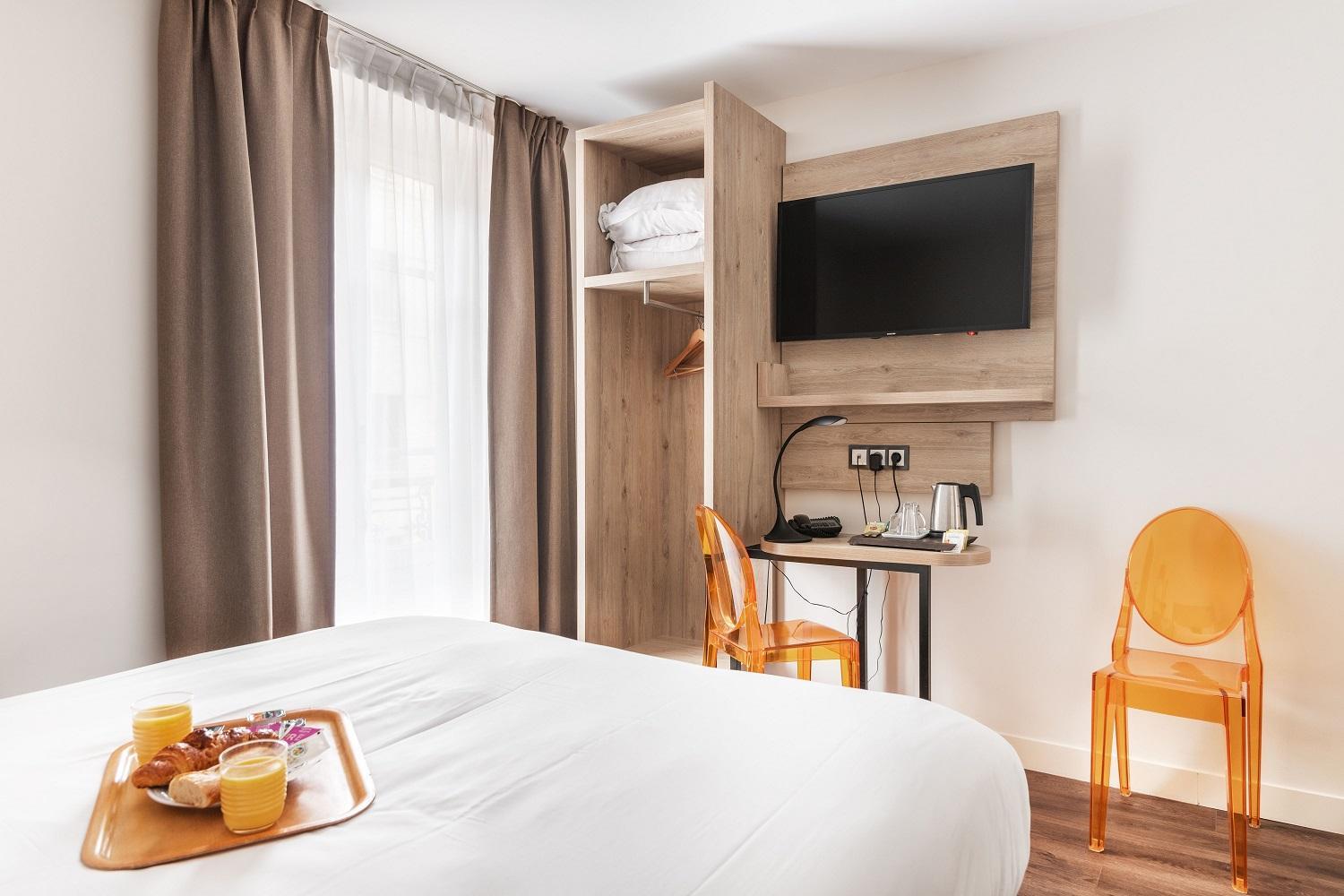Superior Double Room thumbnail 5