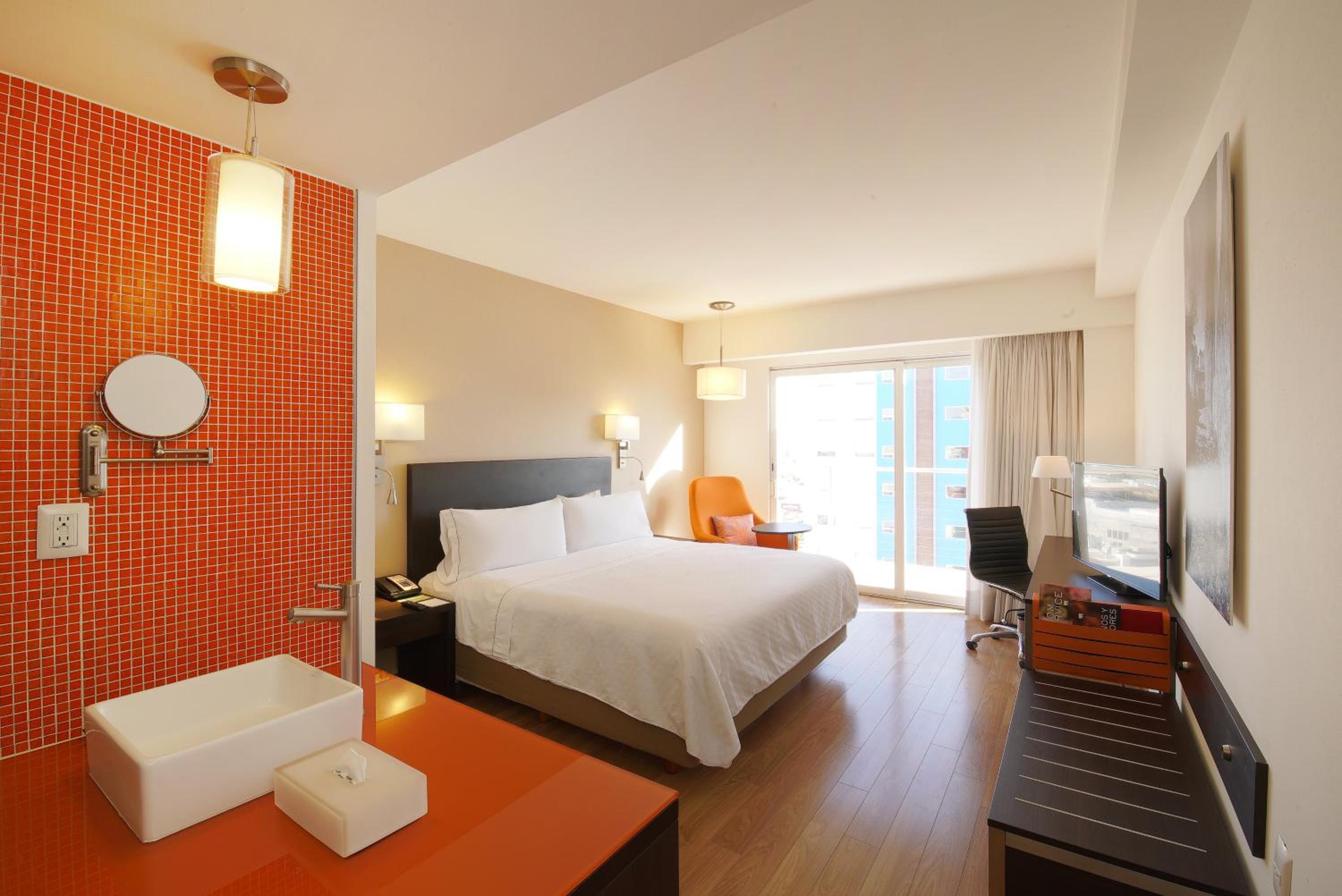 Deluxe King Room - Photo 2
