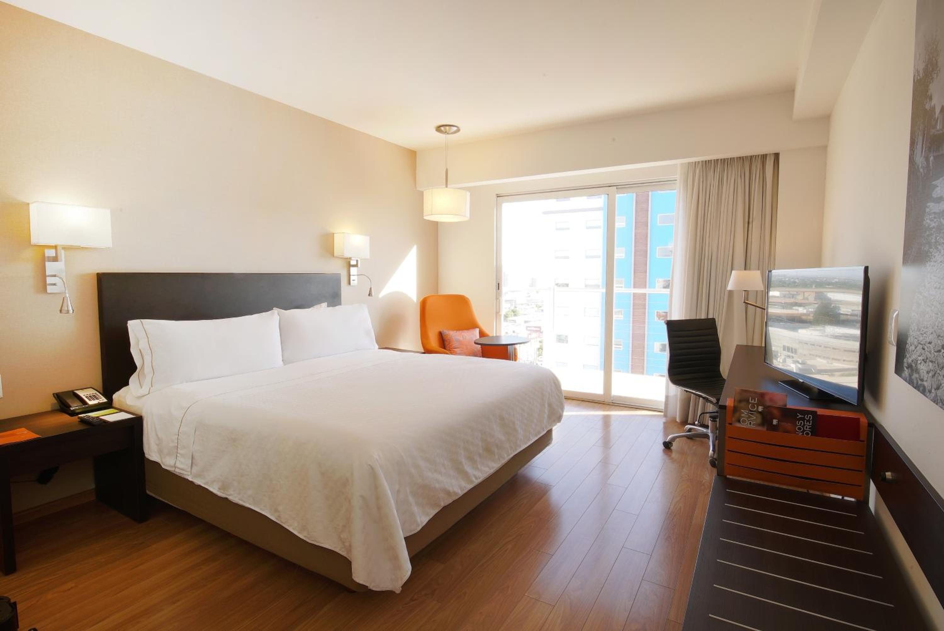 Deluxe King Room - Photo 4