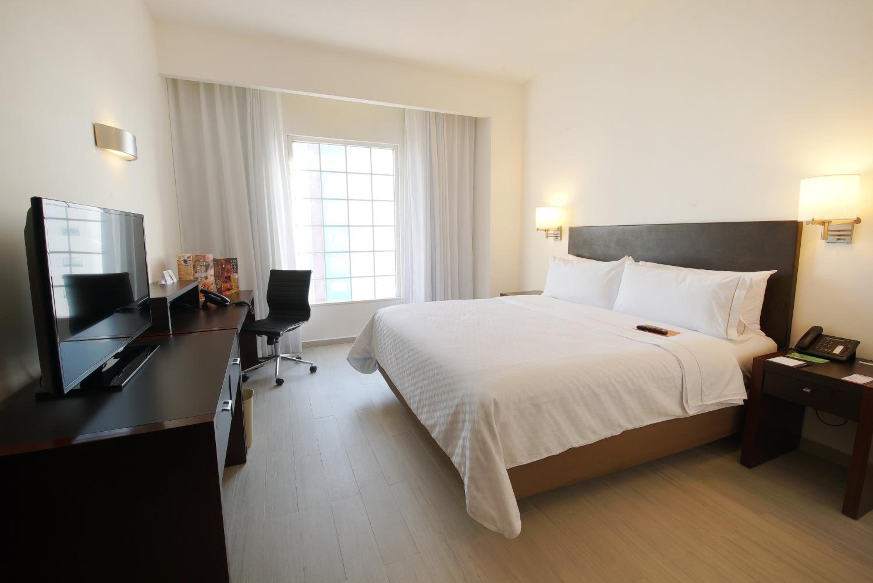 Superior King Room - Photo 3