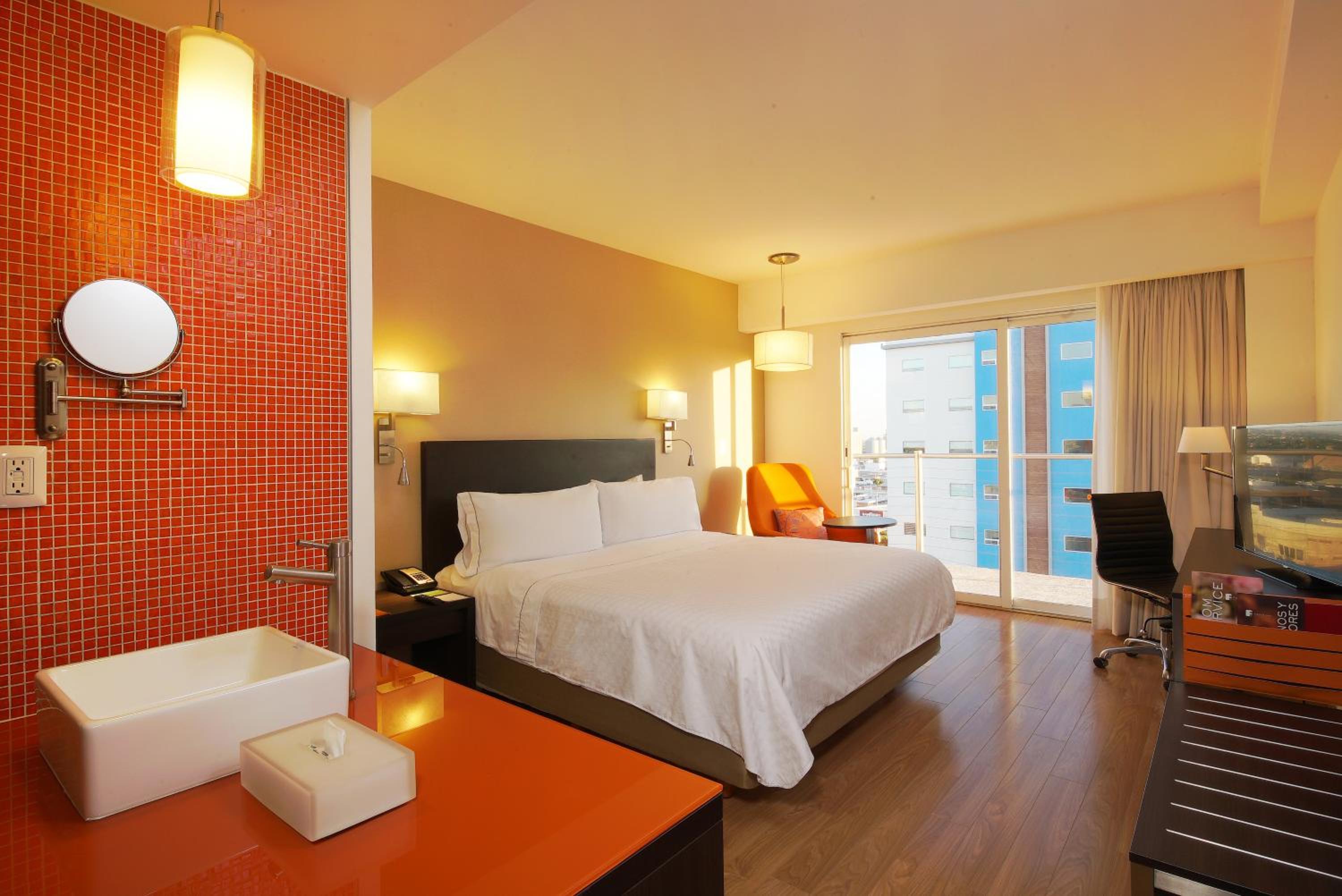 Deluxe King Room - Photo 1
