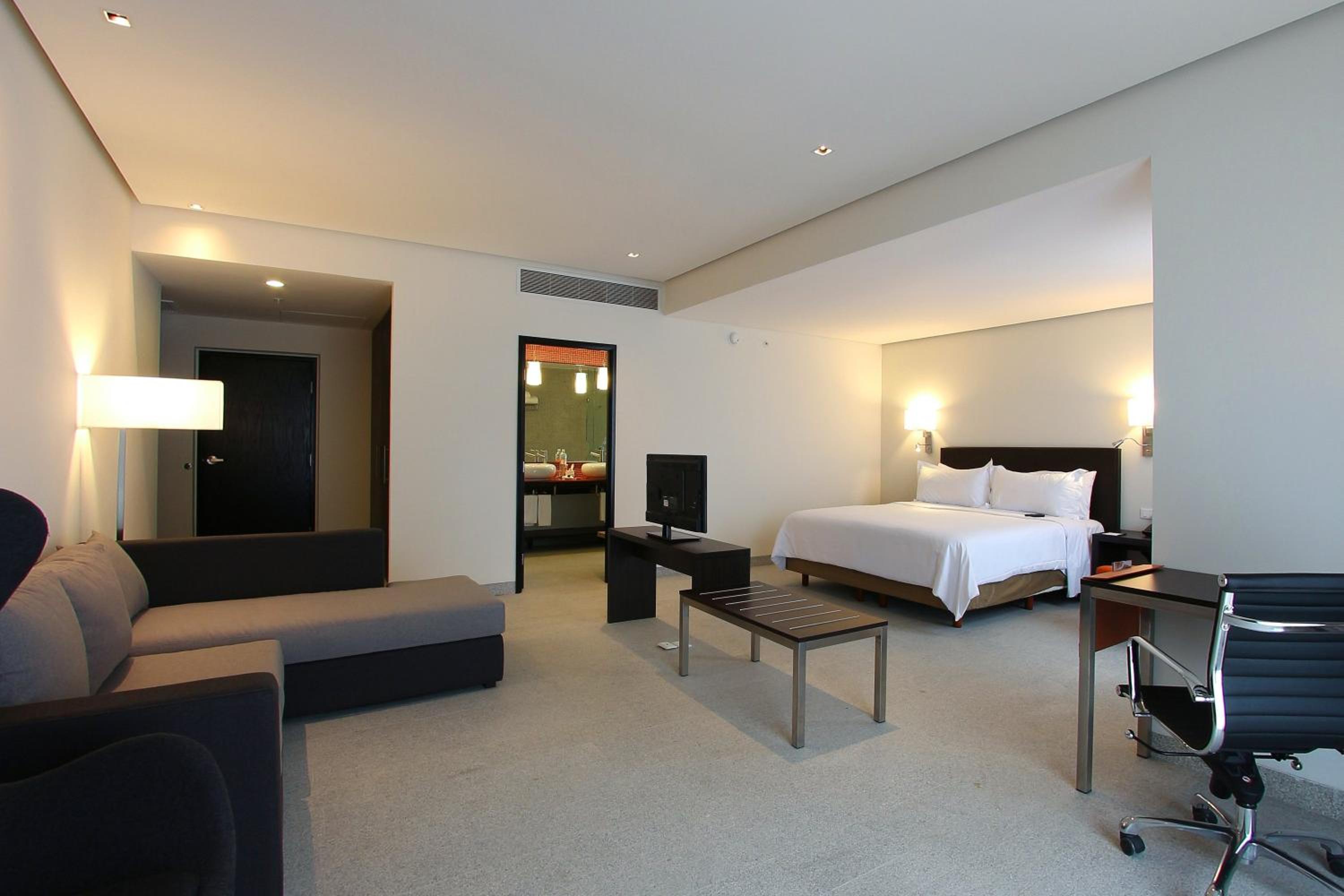 Junior Suite, 1 King photo 2