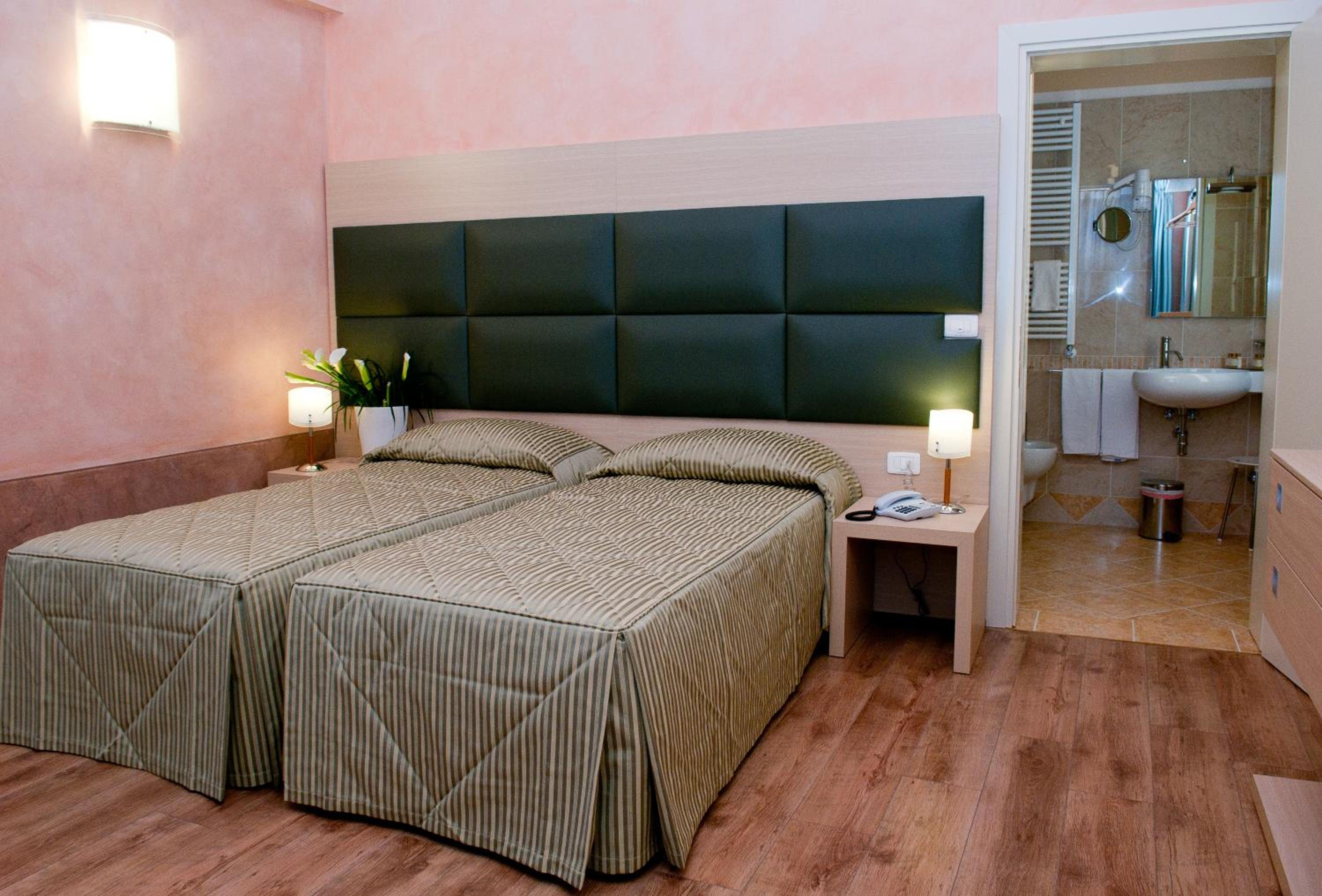 Double or Twin Room - Photo 12