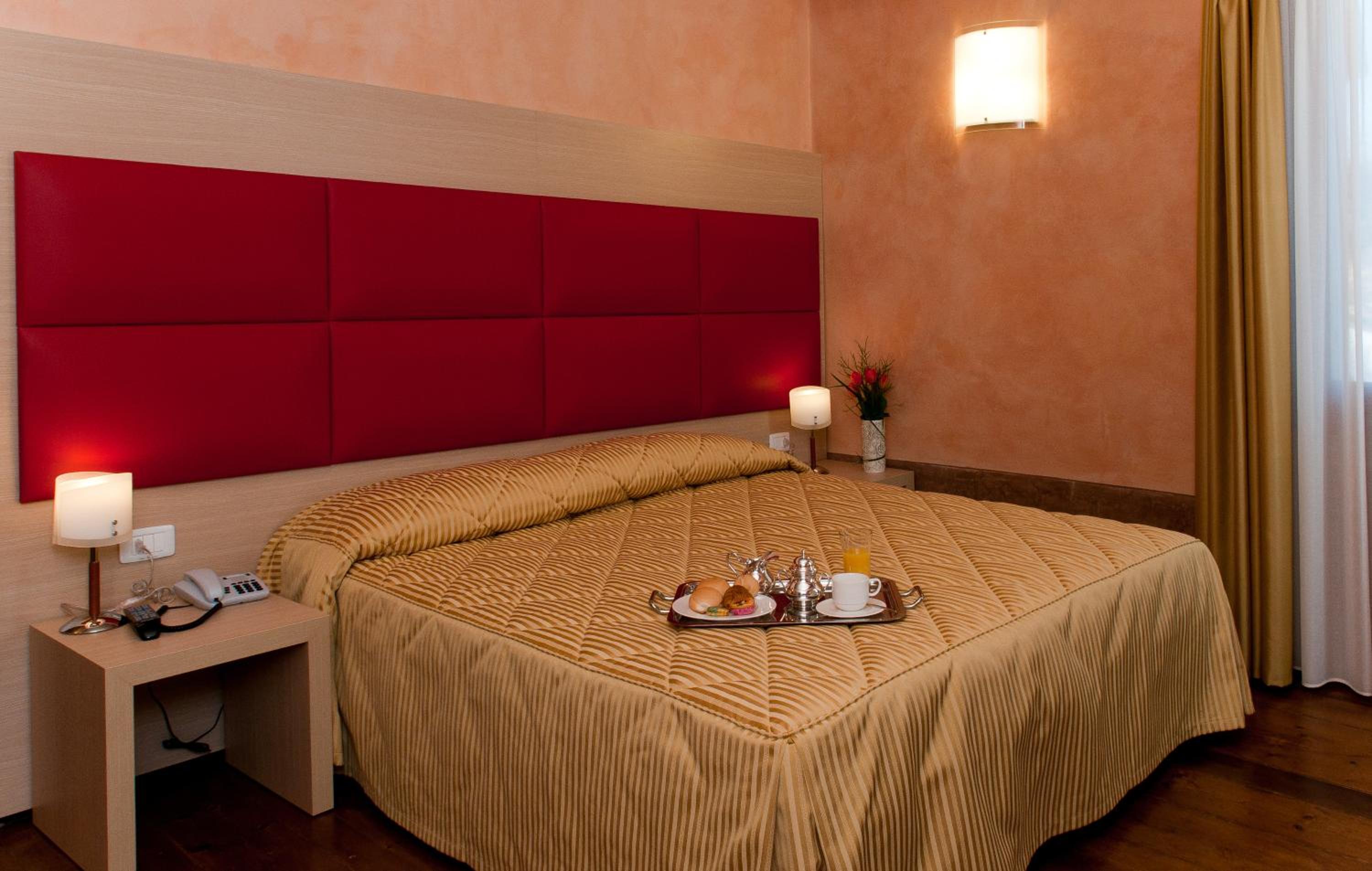 Double or Twin Room - Photo 11