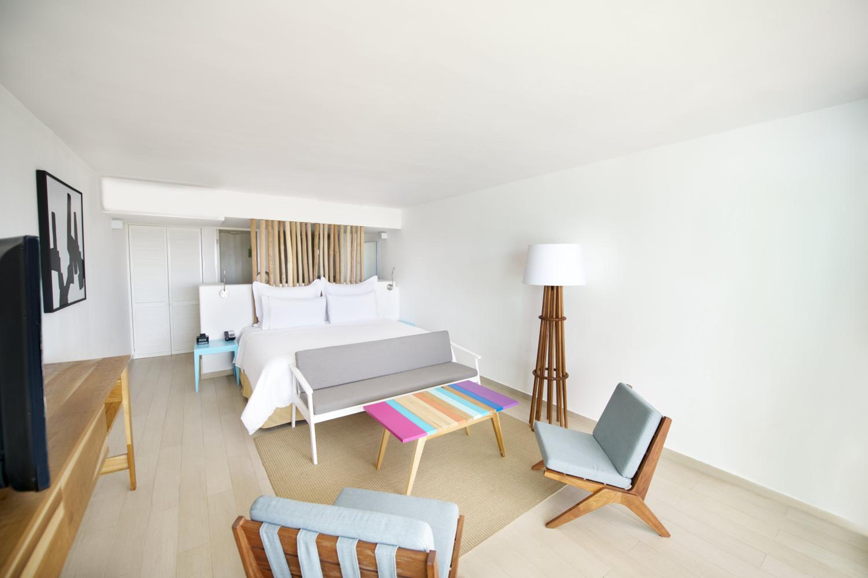 Master Suite with Plunge Pool, 1 King