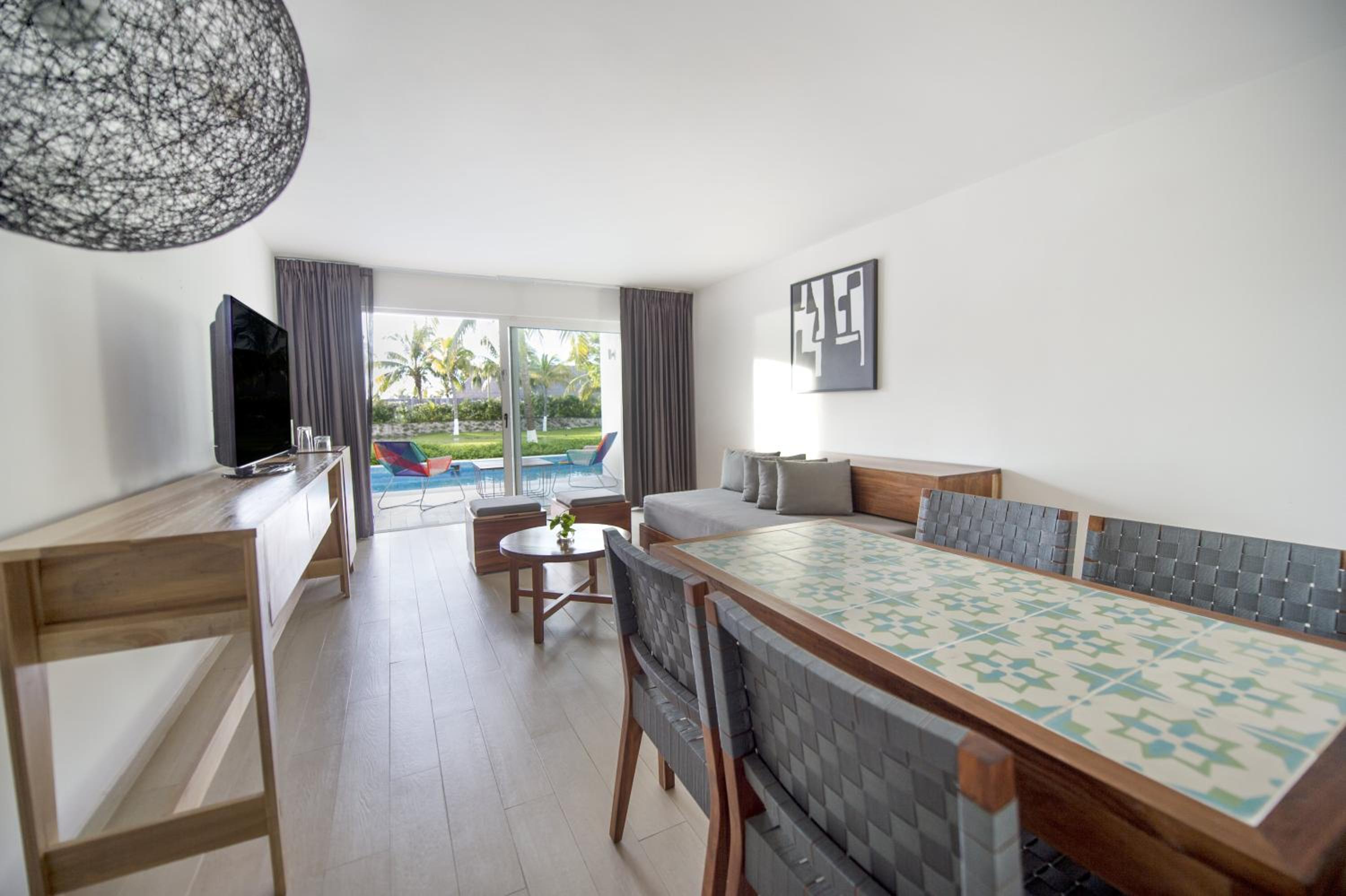 Master Suite with Plunge Pool, 1 King