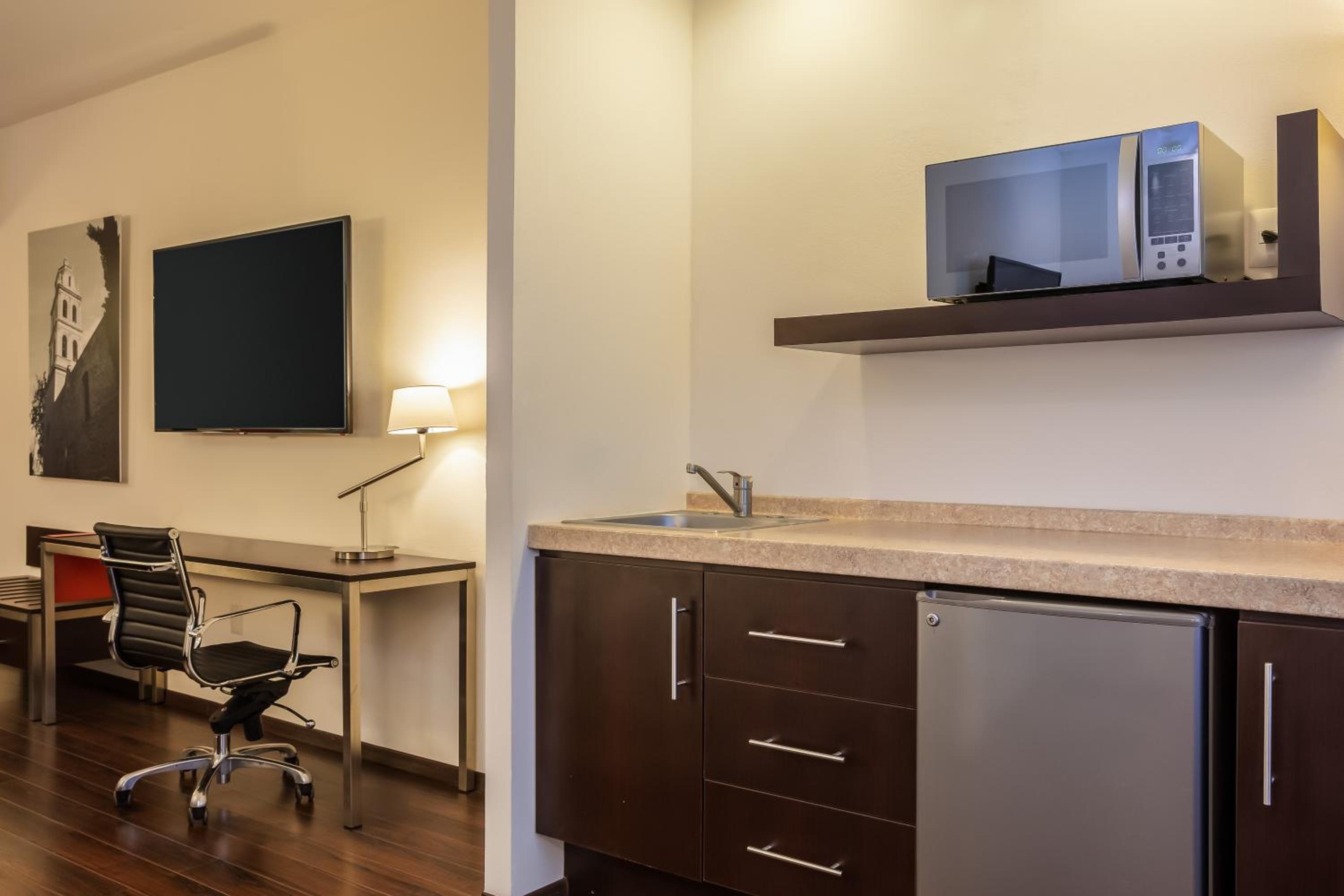 Junior Suite 1 King - Photo 2