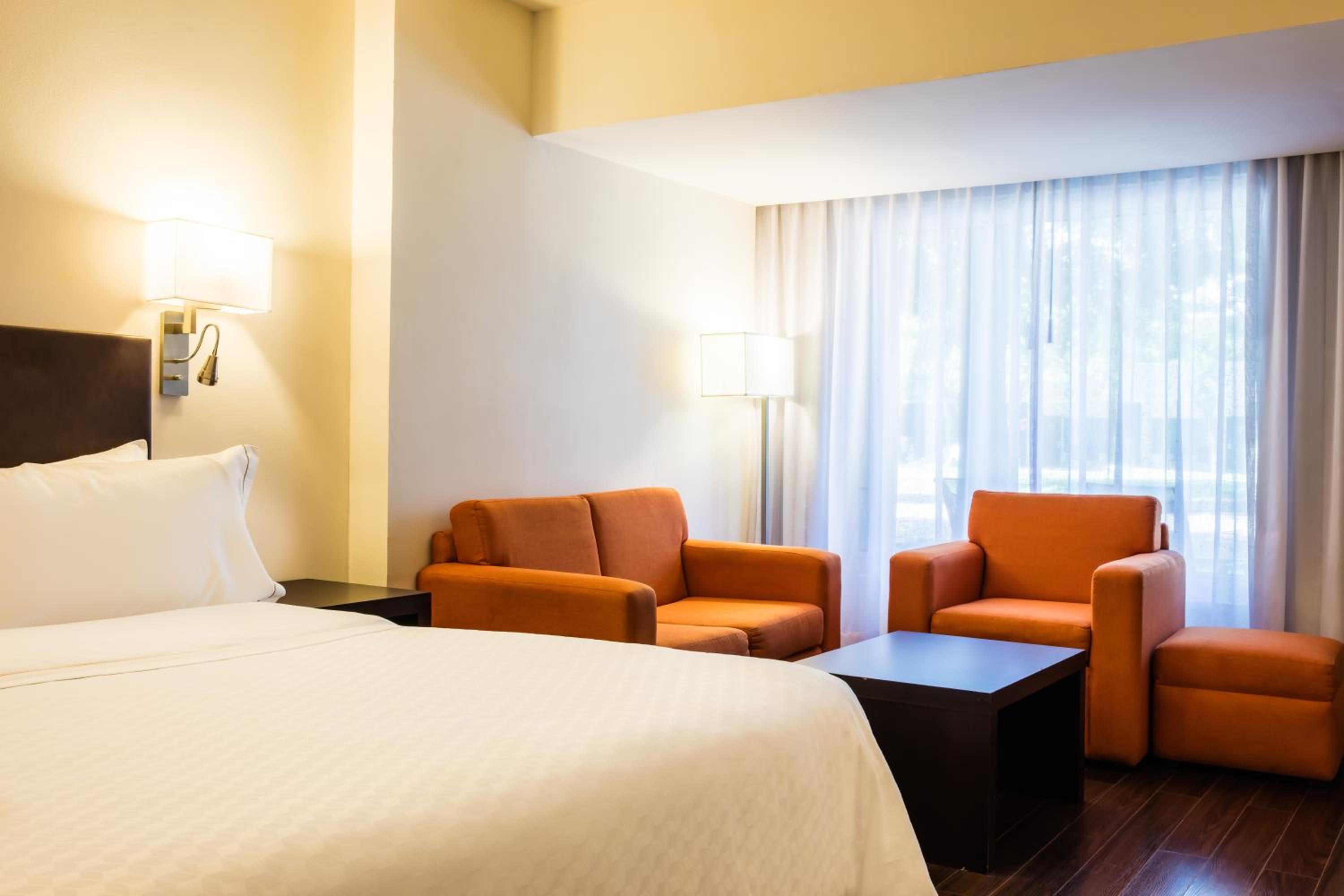 Deluxe King Room - Photo 1