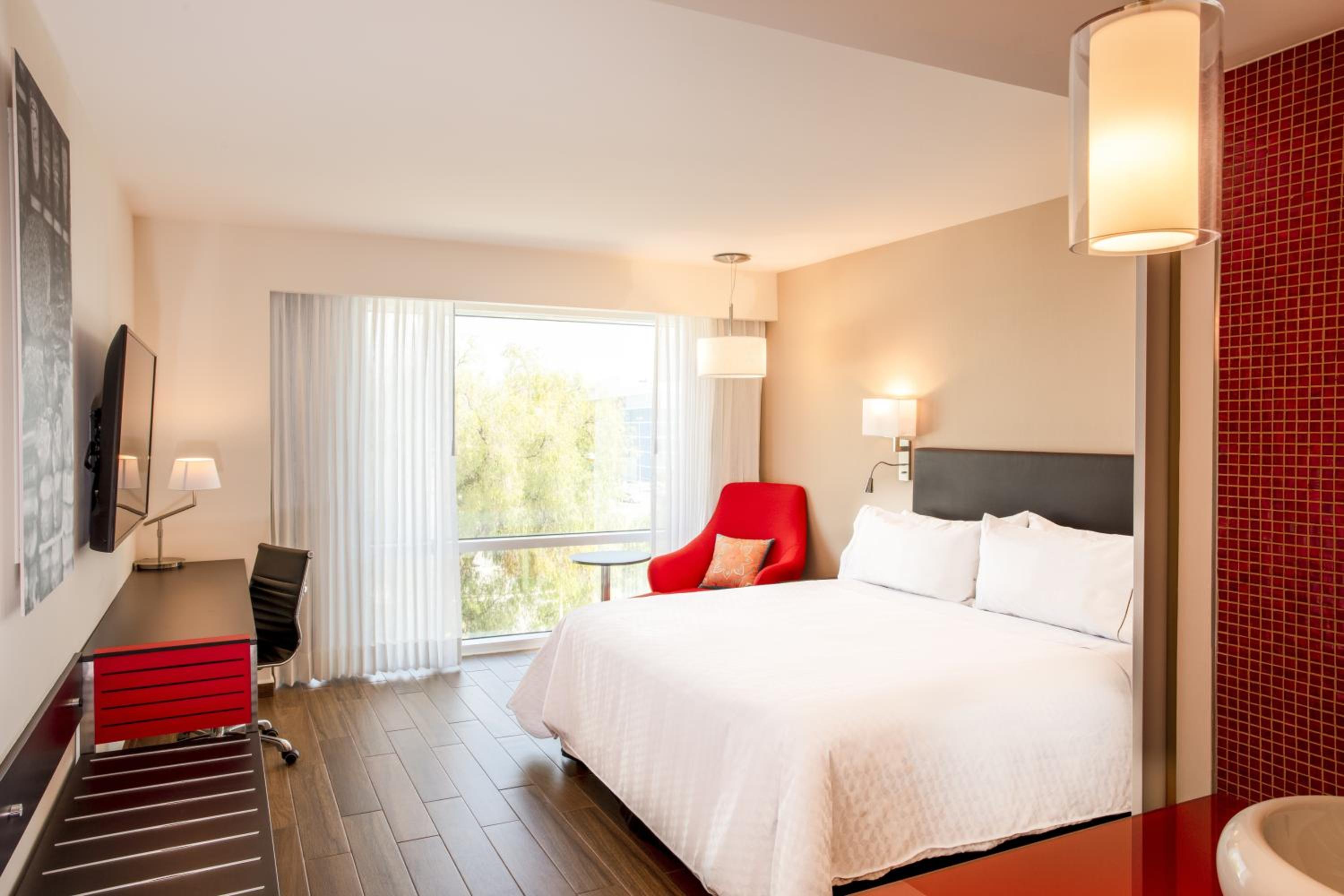 Superior Room 1 King| - Photo 1