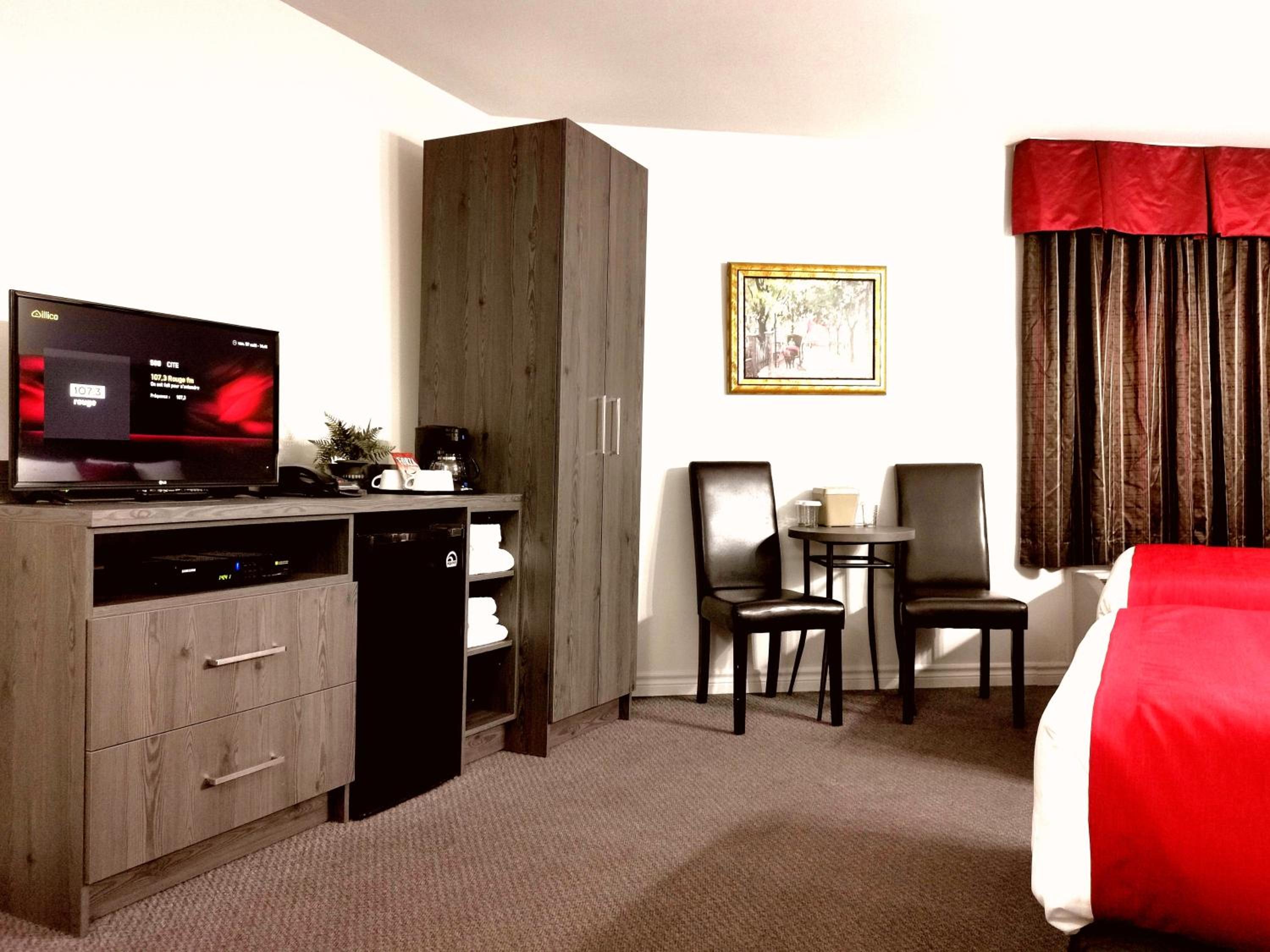 Superior Double Room with Two Double Beds - Photo 4