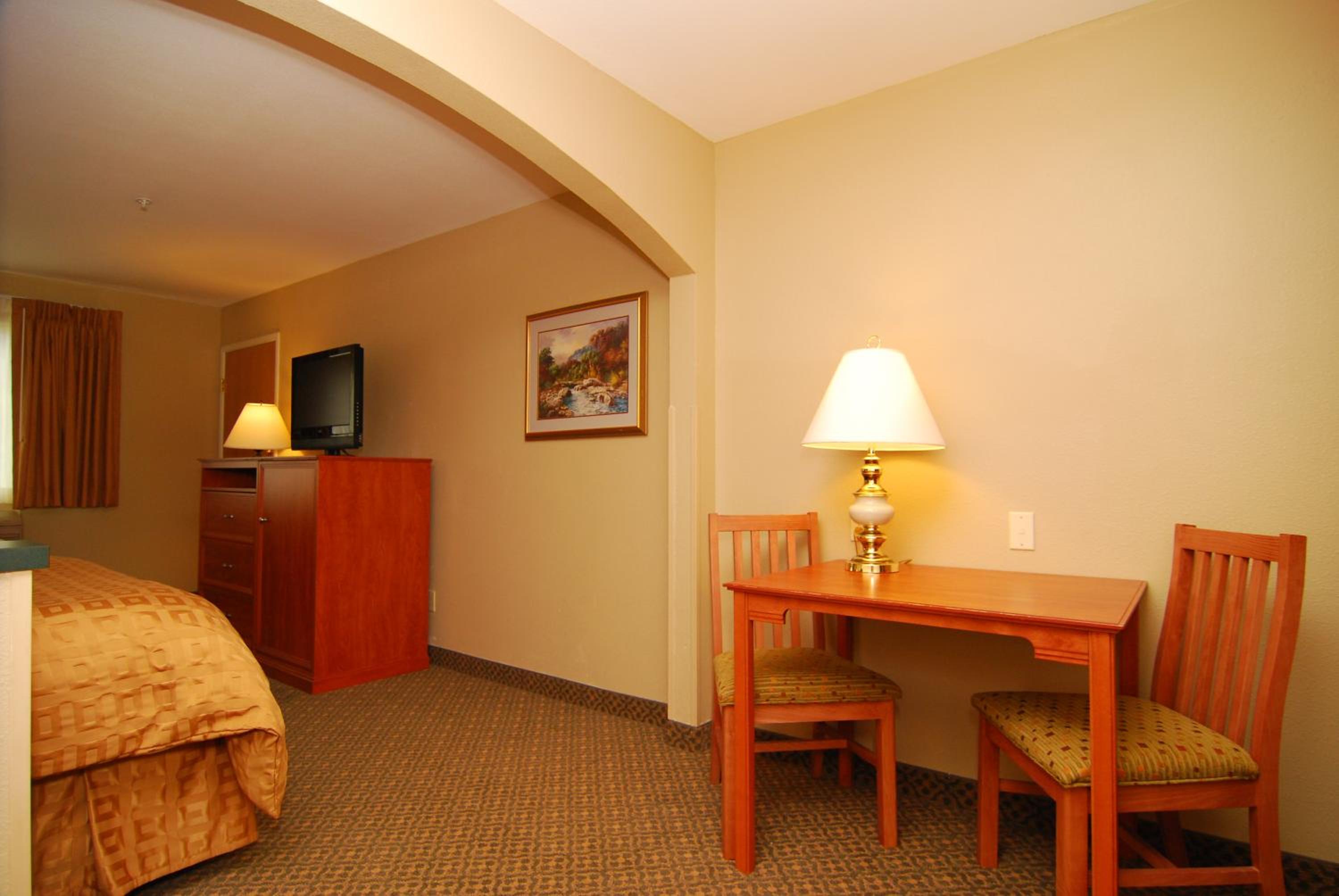 Queen Room with Two Queen Beds - Accessible/Non-Smoking  - Photo 2
