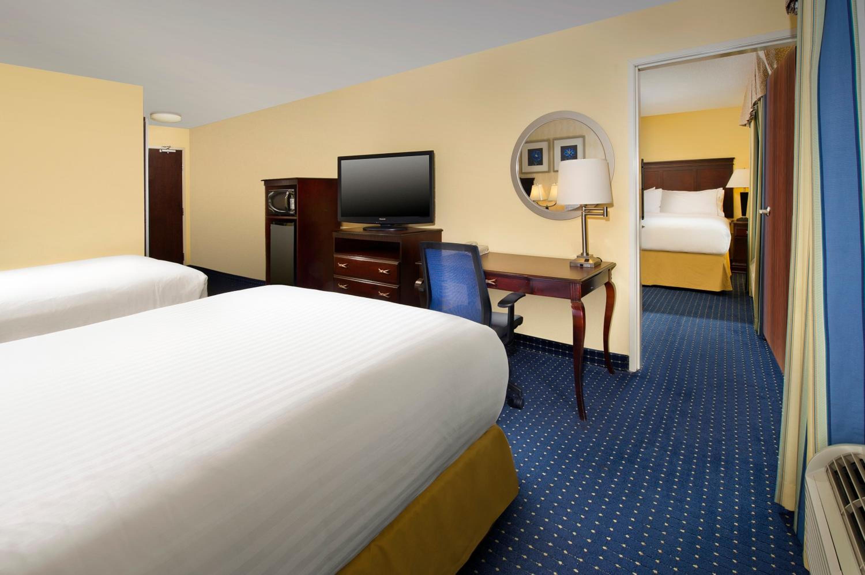 Two-Bedroom Suite with One King and Two Queen Beds - Photo 3
