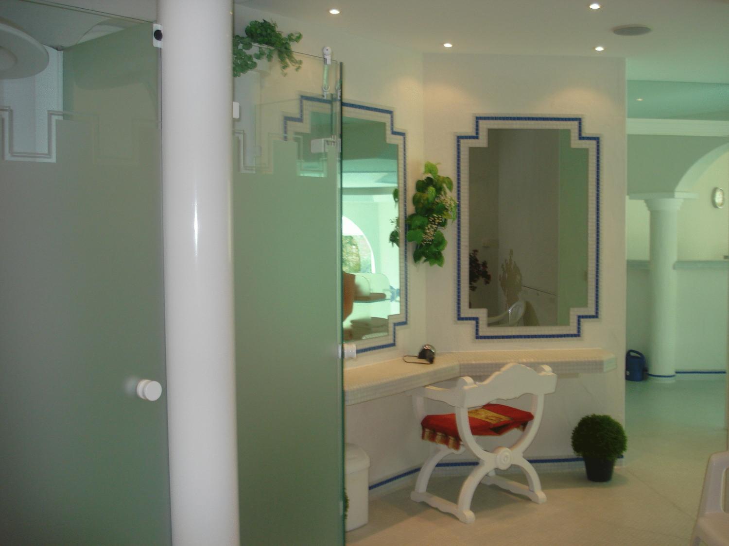 Apartment with Balcony - Photo 14
