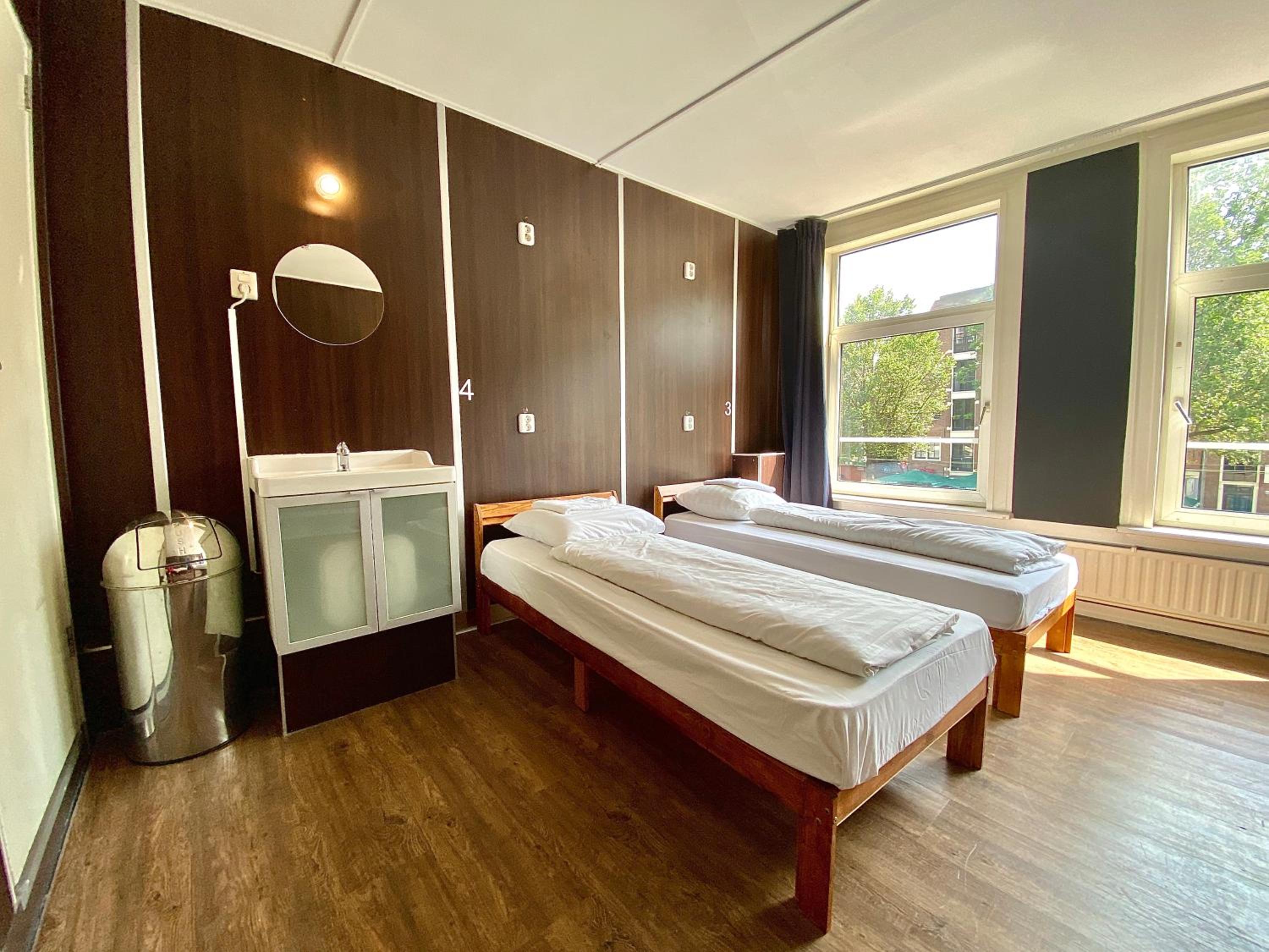Quadruple Room with Private Bathroom photo 1