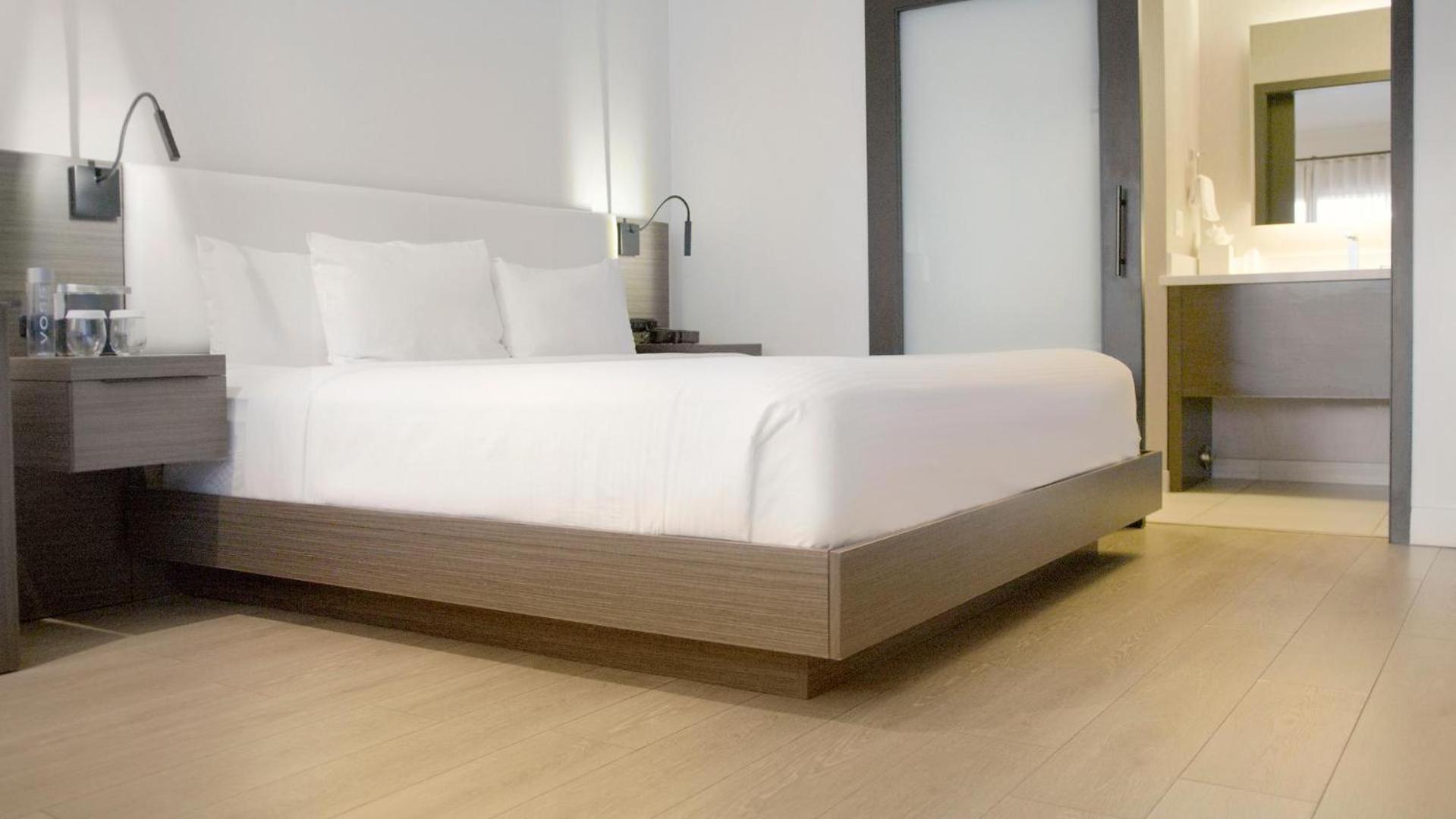 Deluxe King Room - Photo 2