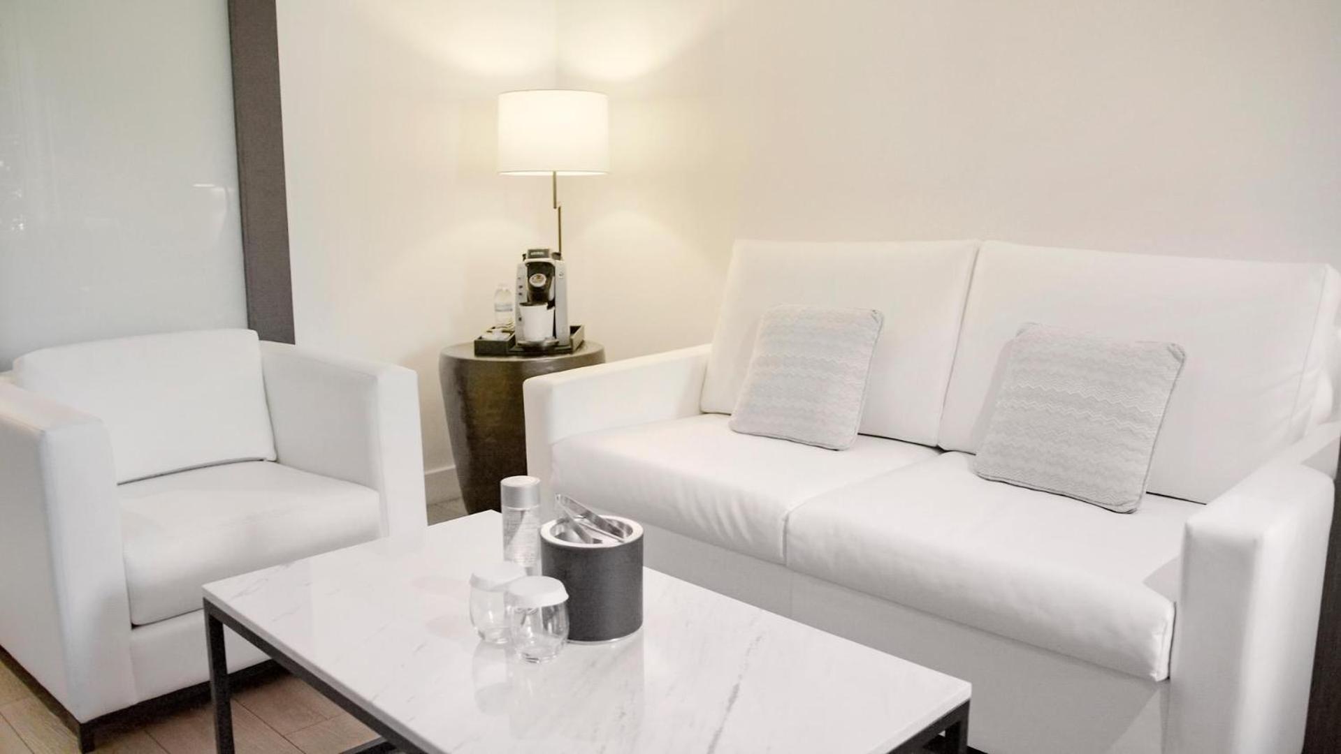 King Suite - Photo 3