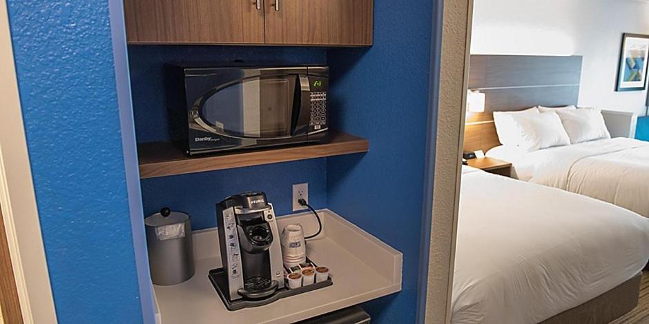 Queen Suite with Two Queen Beds - Communications Accessible - Photo 1