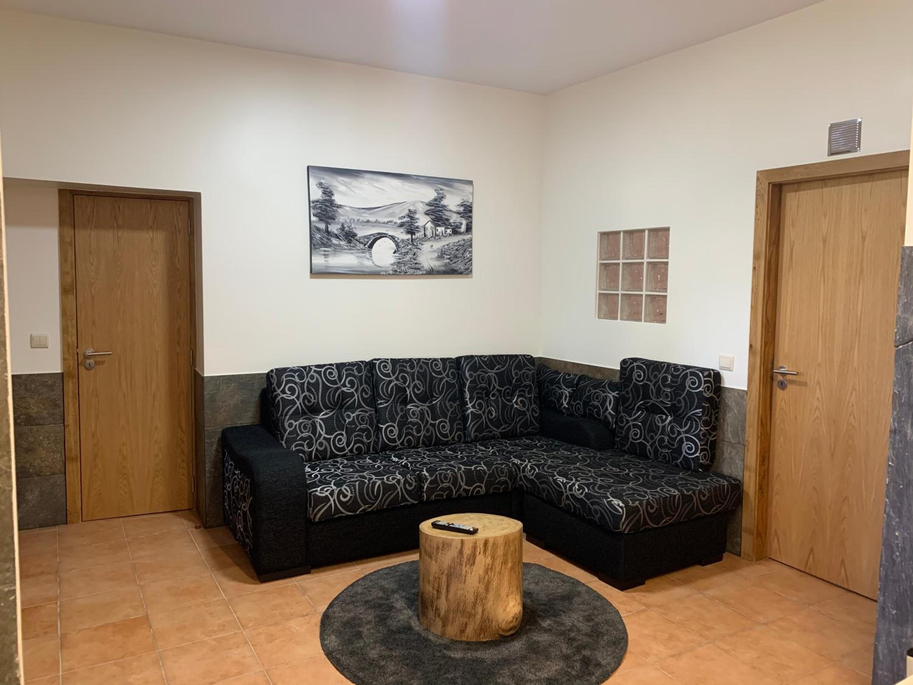 Three-Bedroom Apartment - Photo 6