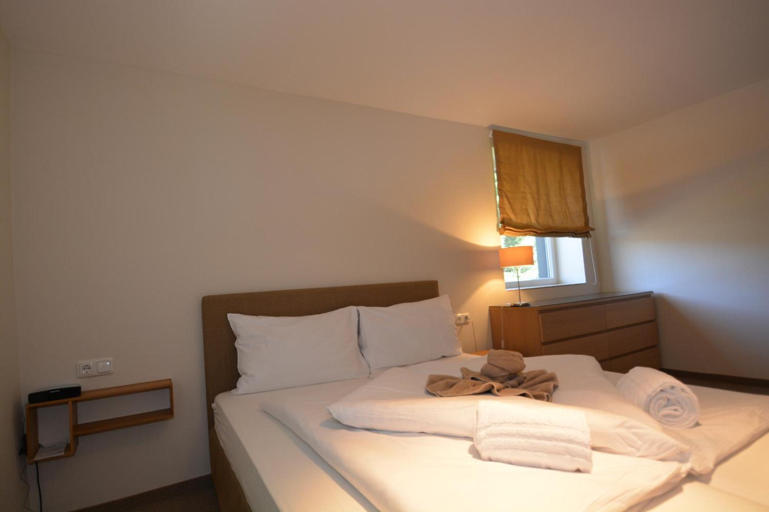 Top 3 - Large One-Bedroom Apartment Balcony and Mountain View photo 1
