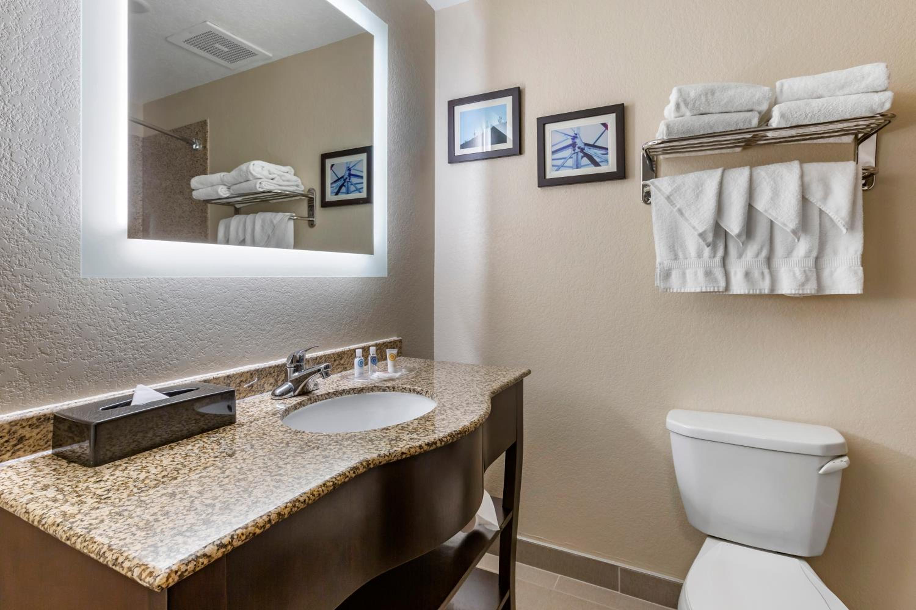Queen Suite with Two Queen Beds and Sofa - Non-Smoking photo 3